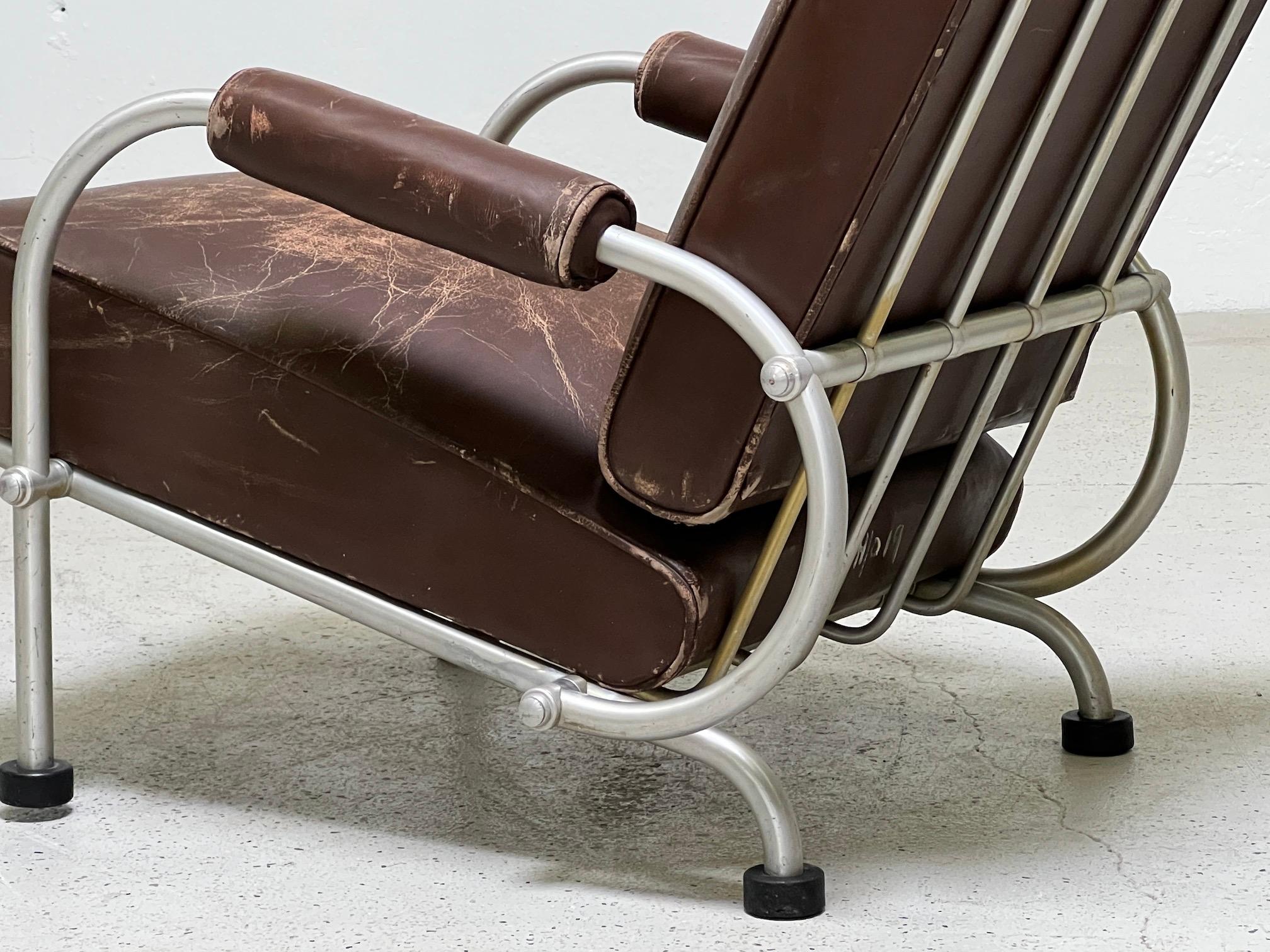 Warren McArthur Lounge Chair in Original Leather In Good Condition For Sale In Dallas, TX