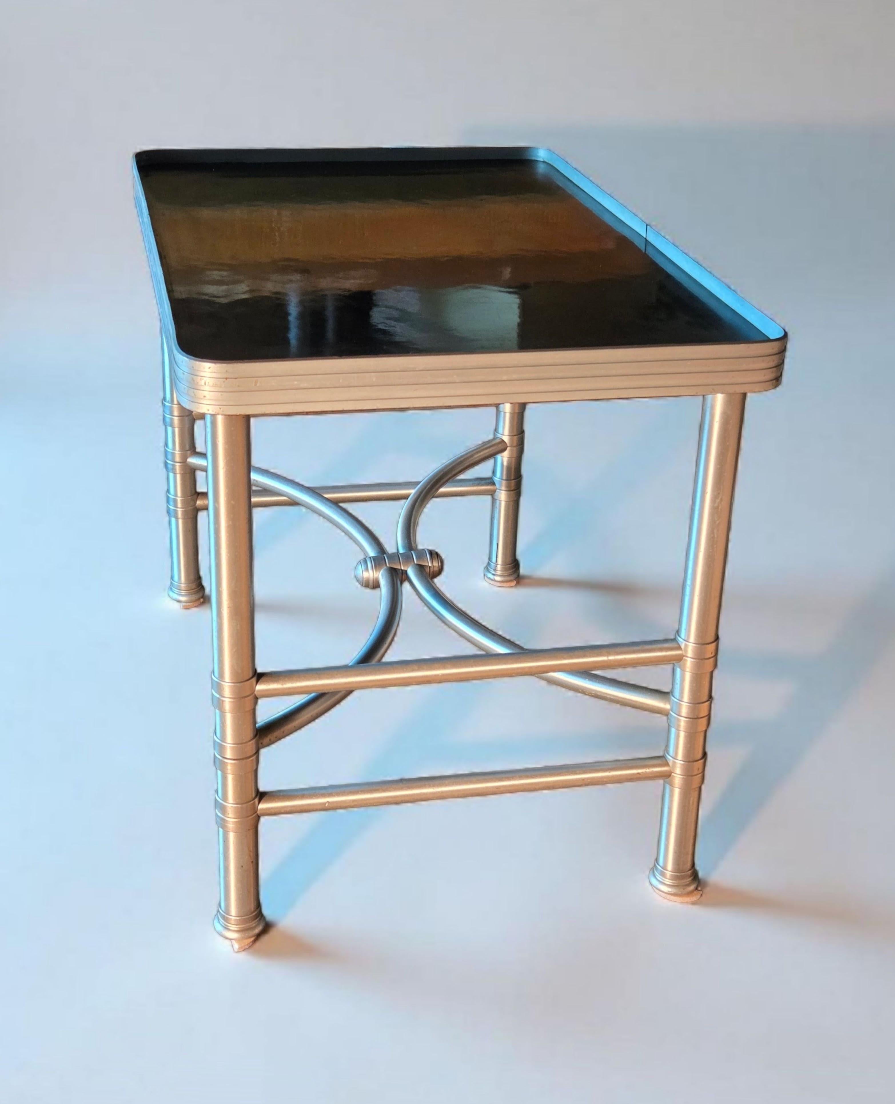 Art déco Table d'appoint Warren McArthur Aluminium anodisé Noir Cafolite One Park Avenue 1938 en vente