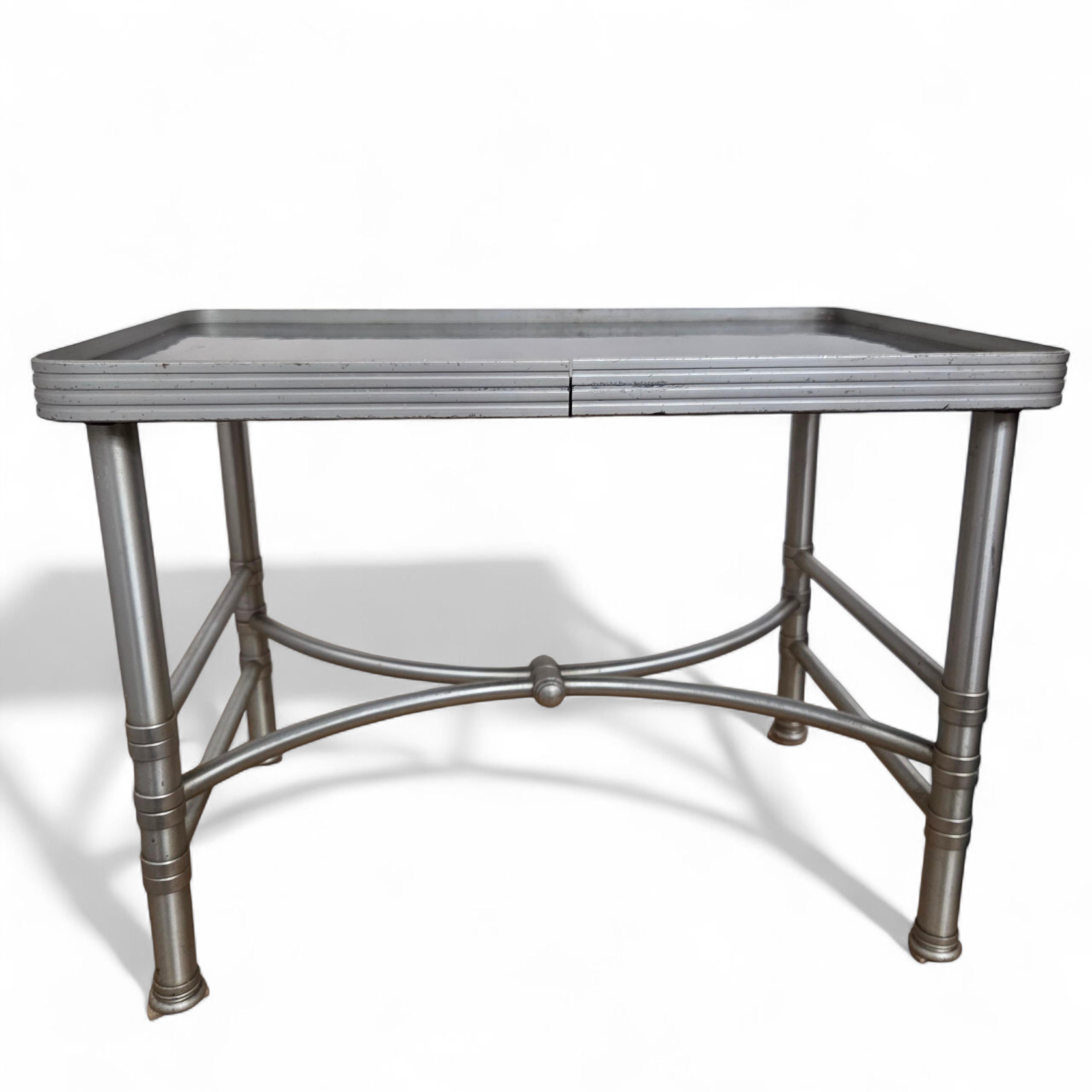 Américain Table d'appoint Warren McArthur Aluminium anodisé Noir Cafolite One Park Avenue 1938 en vente