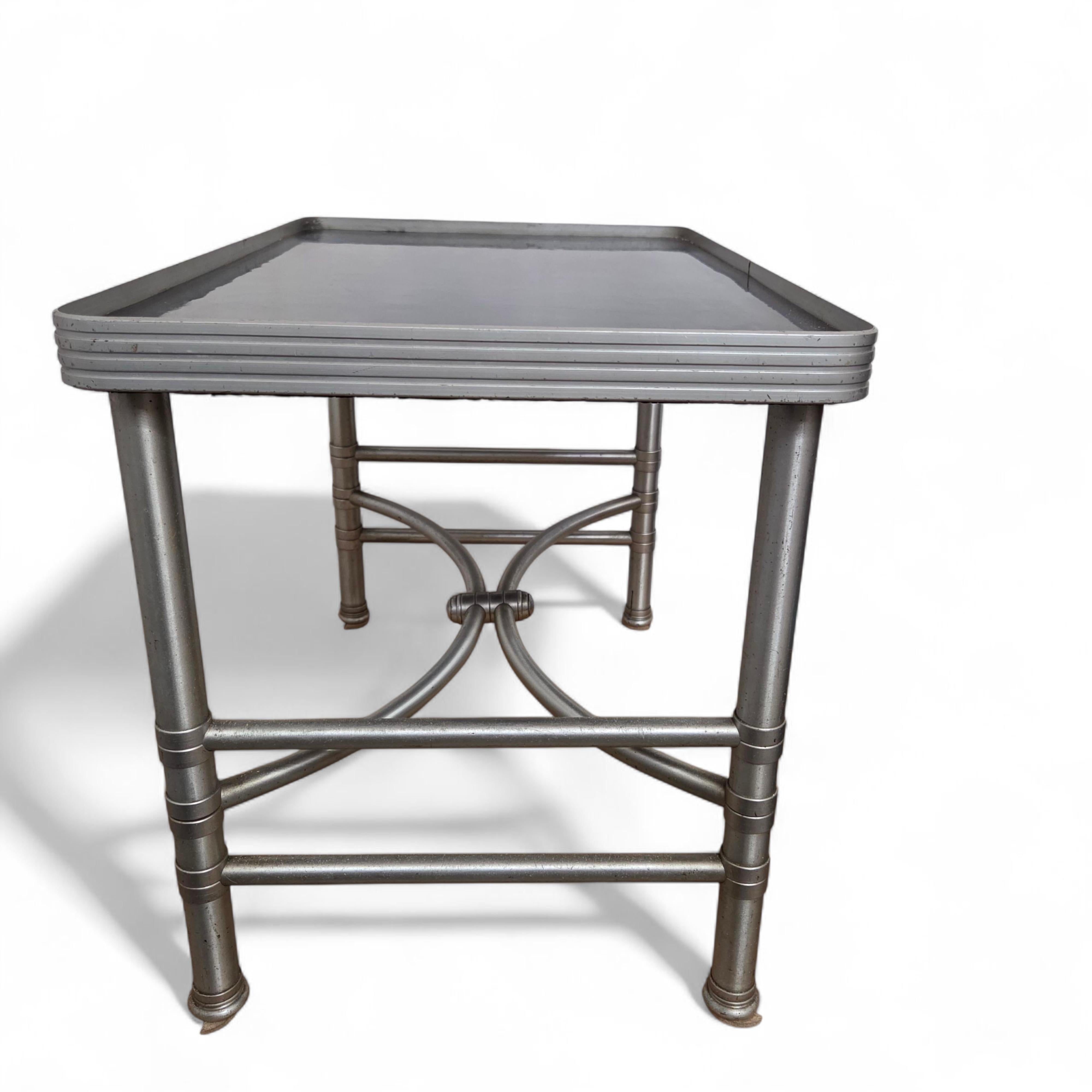Poli Table d'appoint Warren McArthur Aluminium anodisé Noir Cafolite One Park Avenue 1938 en vente