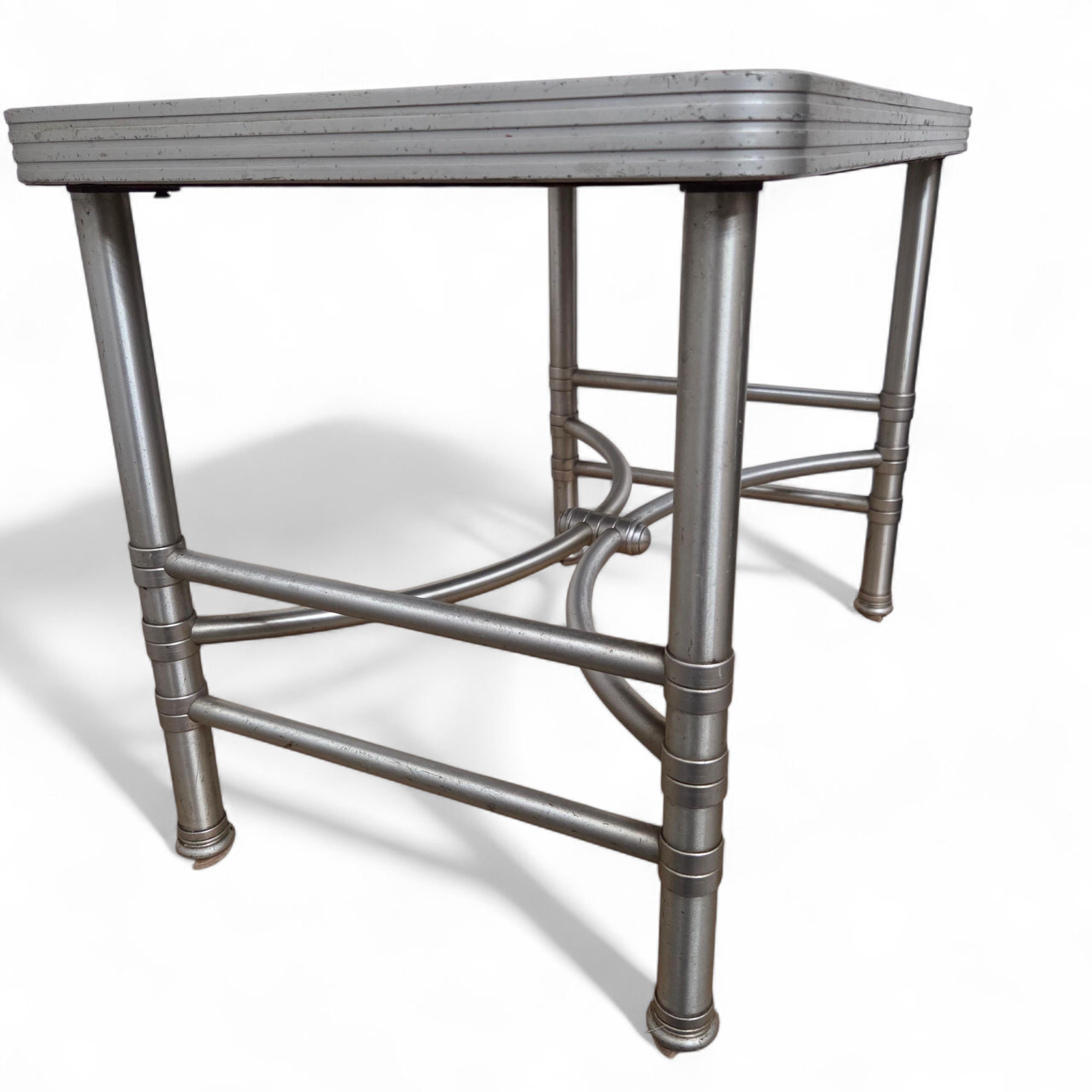 20ième siècle Table d'appoint Warren McArthur Aluminium anodisé Noir Cafolite One Park Avenue 1938 en vente