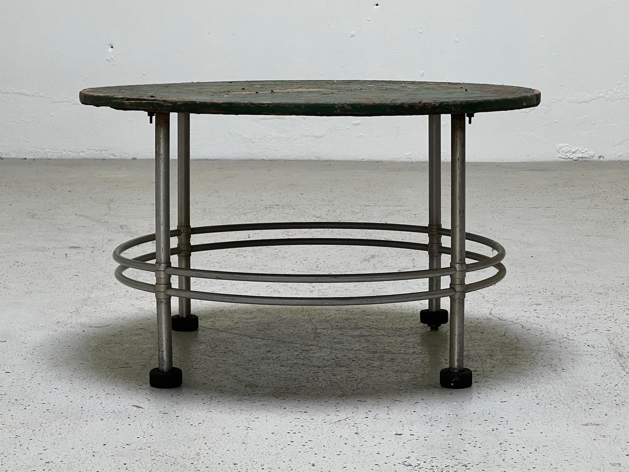 Warren McArthur table d'appoint avec plateau patiné en vente 1