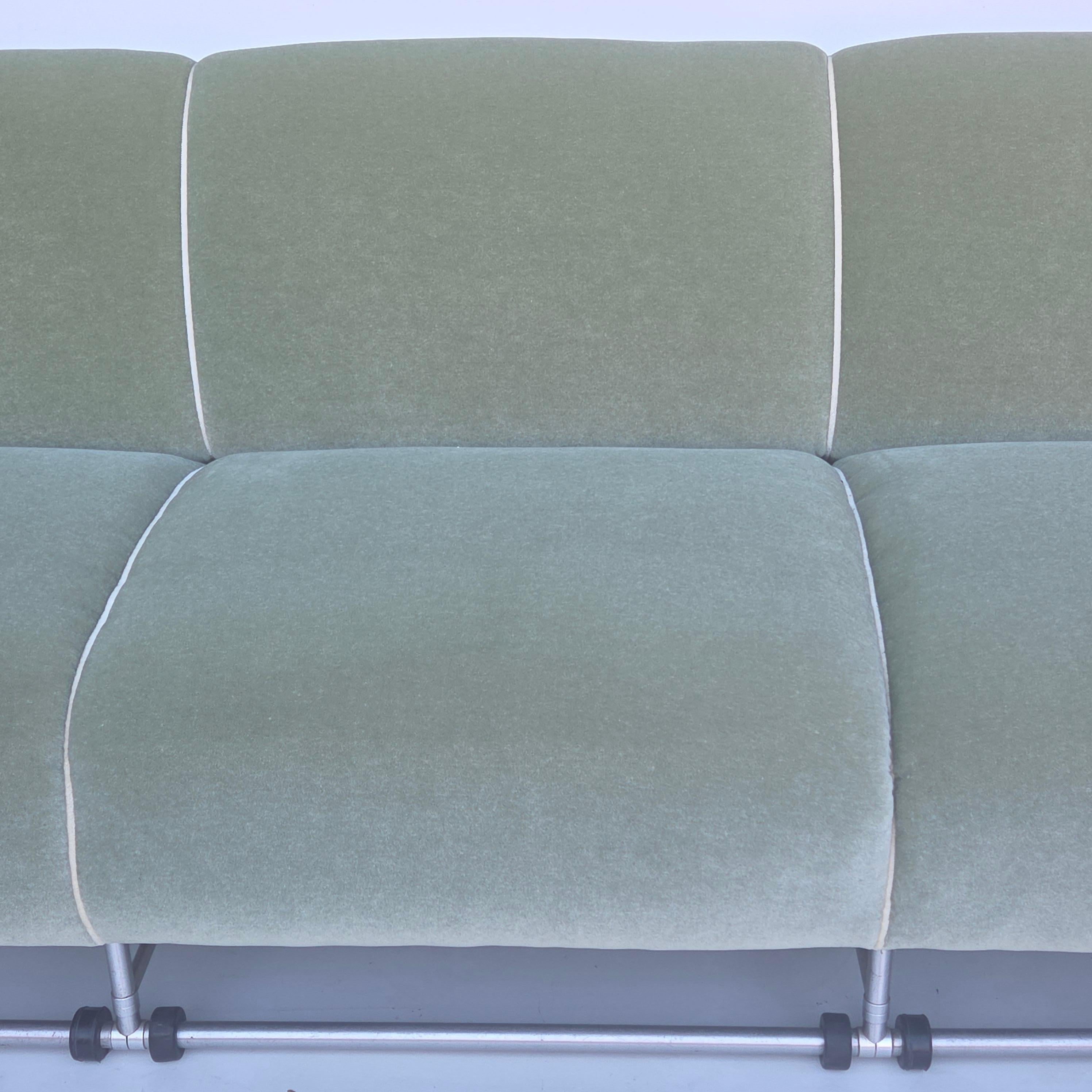 Sofá de 3 plazas Warren McArthur Estilo nº 977L AUR Mohair Celadón 1938 en venta 3
