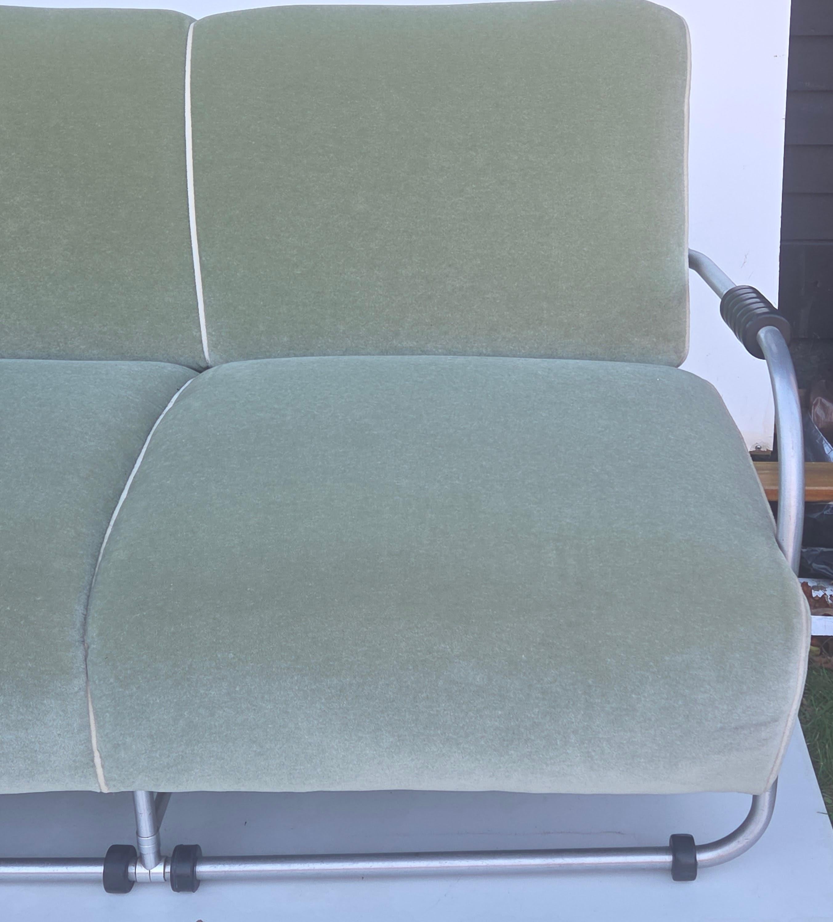 Sofá de 3 plazas Warren McArthur Estilo nº 977L AUR Mohair Celadón 1938 en venta 4