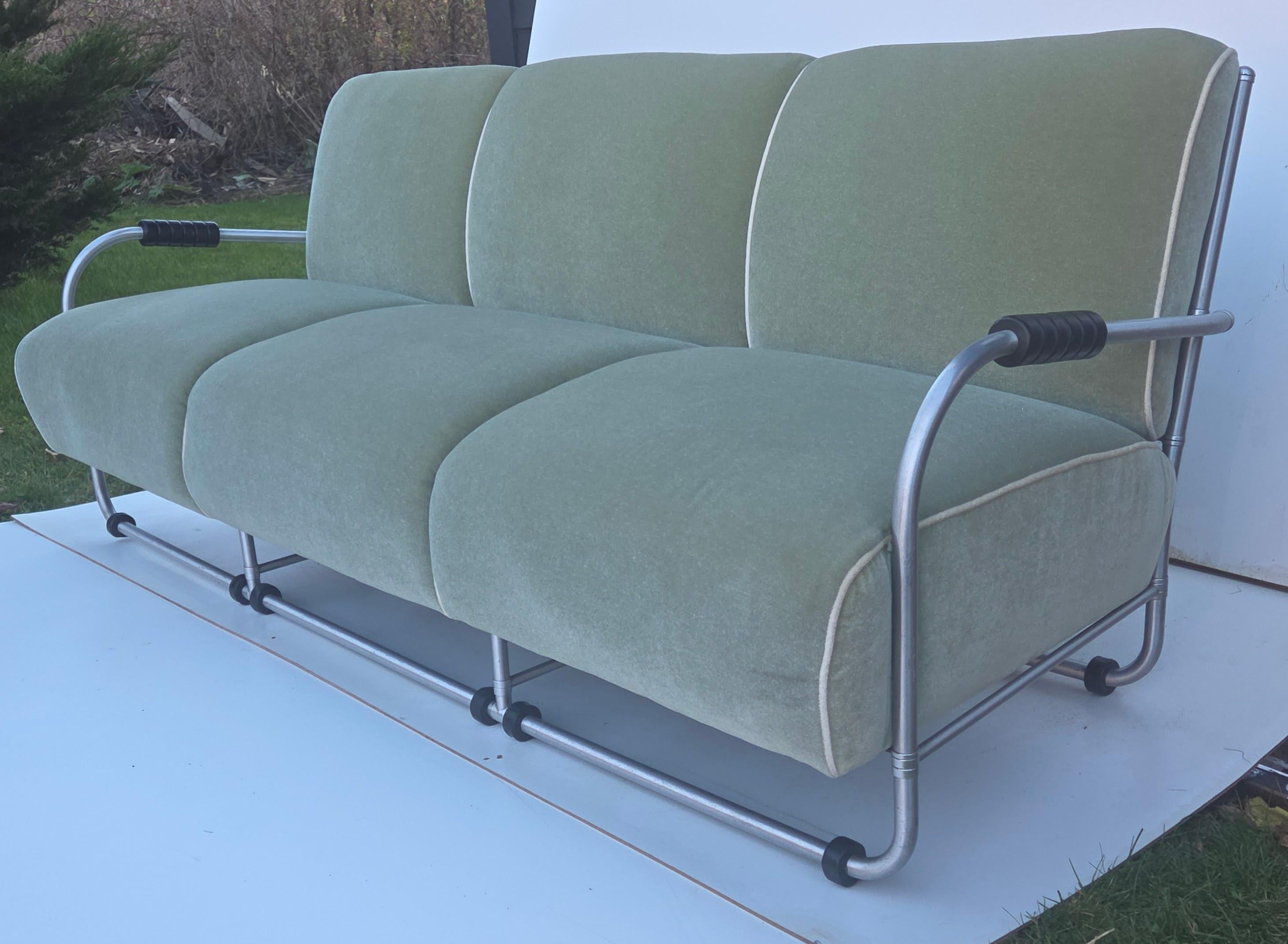 Sofá de 3 plazas Warren McArthur Estilo nº 977L AUR Mohair Celadón 1938 en venta 5