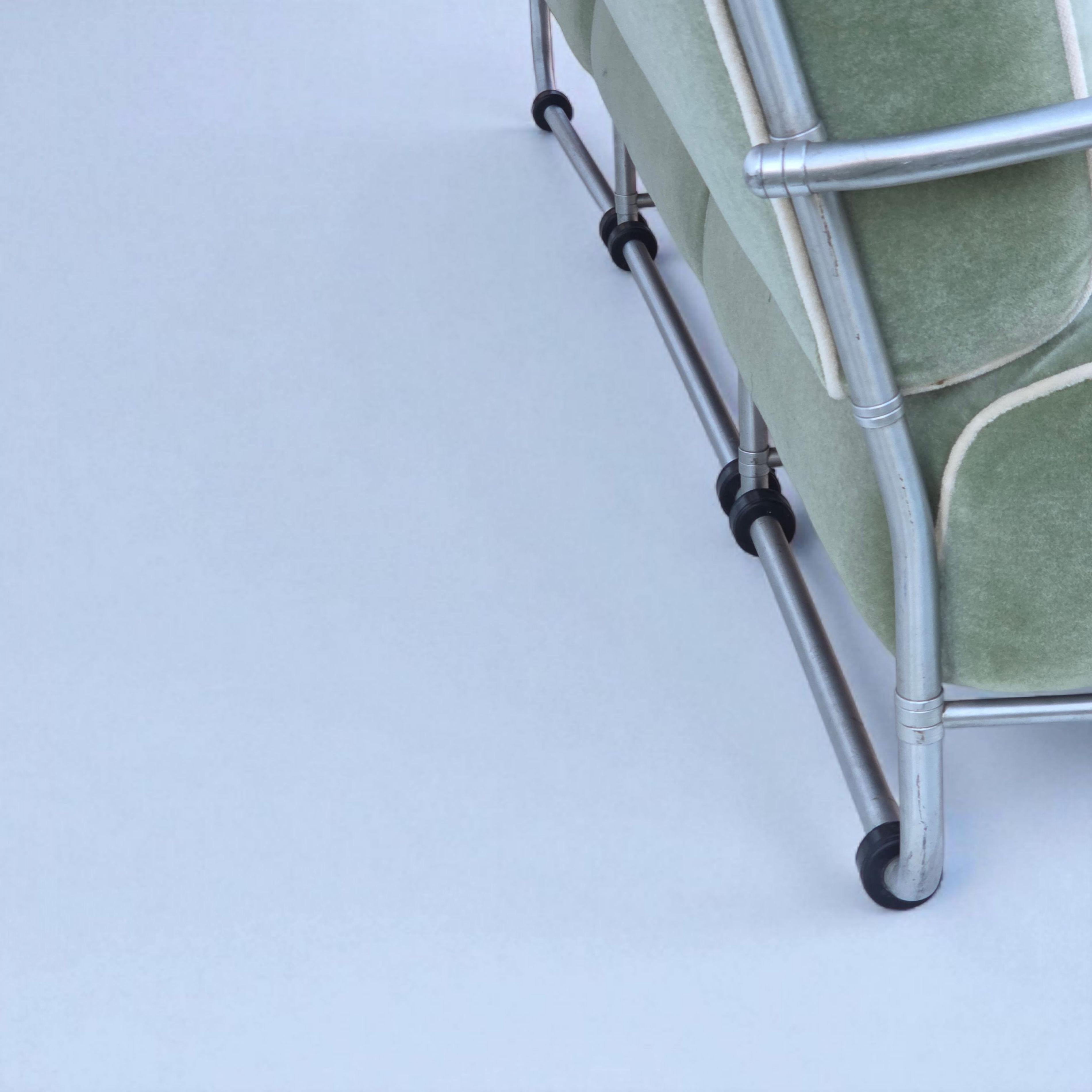 Sofá de 3 plazas Warren McArthur Estilo nº 977L AUR Mohair Celadón 1938 Estadounidense en venta