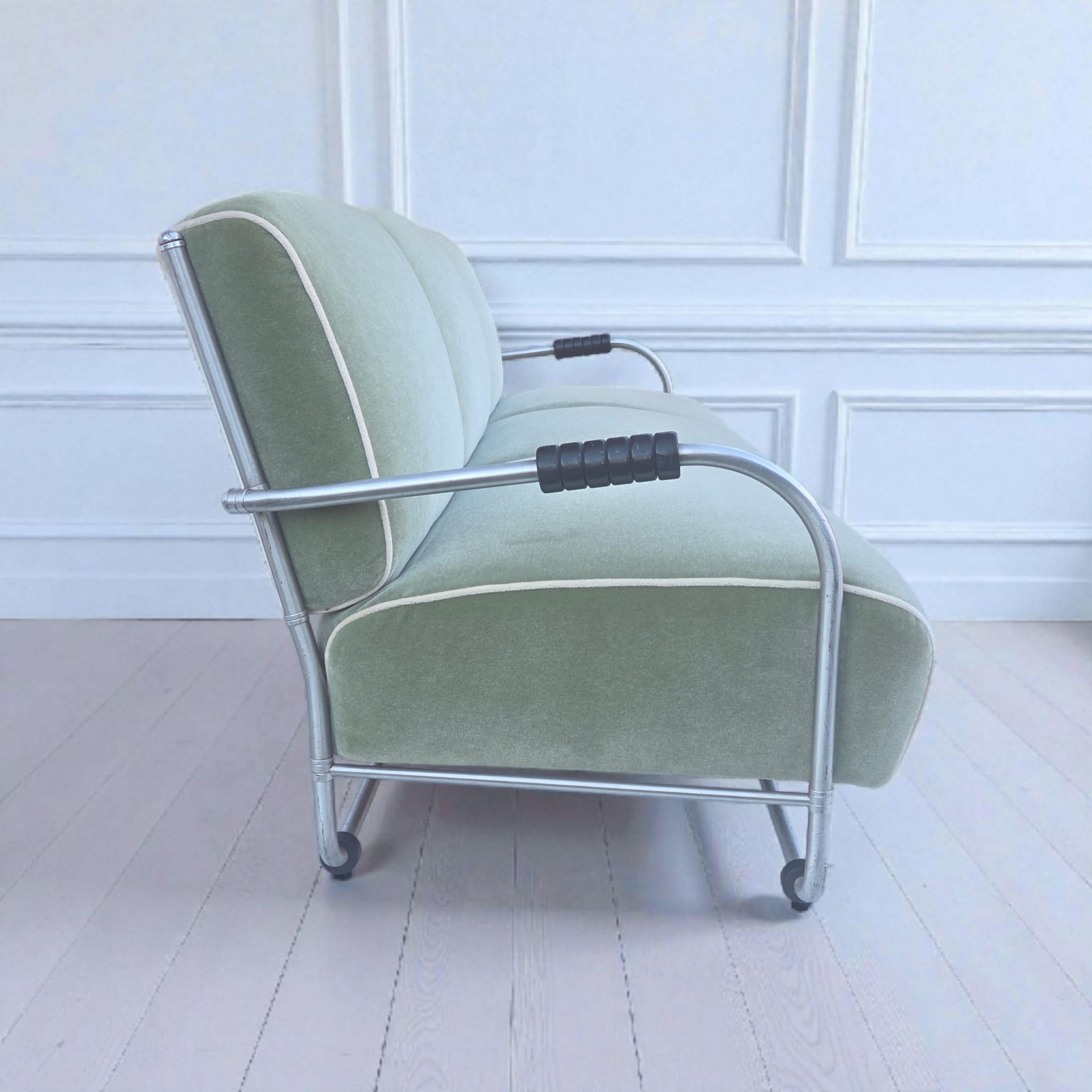 Sofá de 3 plazas Warren McArthur Estilo nº 977L AUR Mohair Celadón 1938 en venta 1