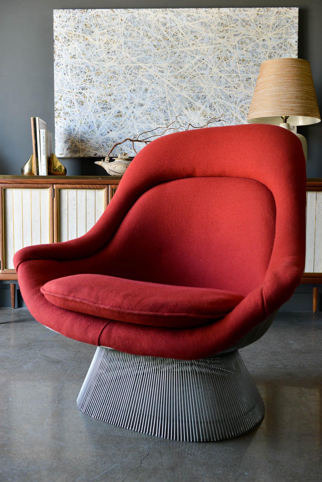 Warren Platner model 1705 'Easy Chair' for Knoll, circa 1970. Iconic and desirable vintage Warren Platner easy chair for Knoll in red wool fabric. Chair is in good vintage condition with slight wear to frame and fabric. No stains and very good for