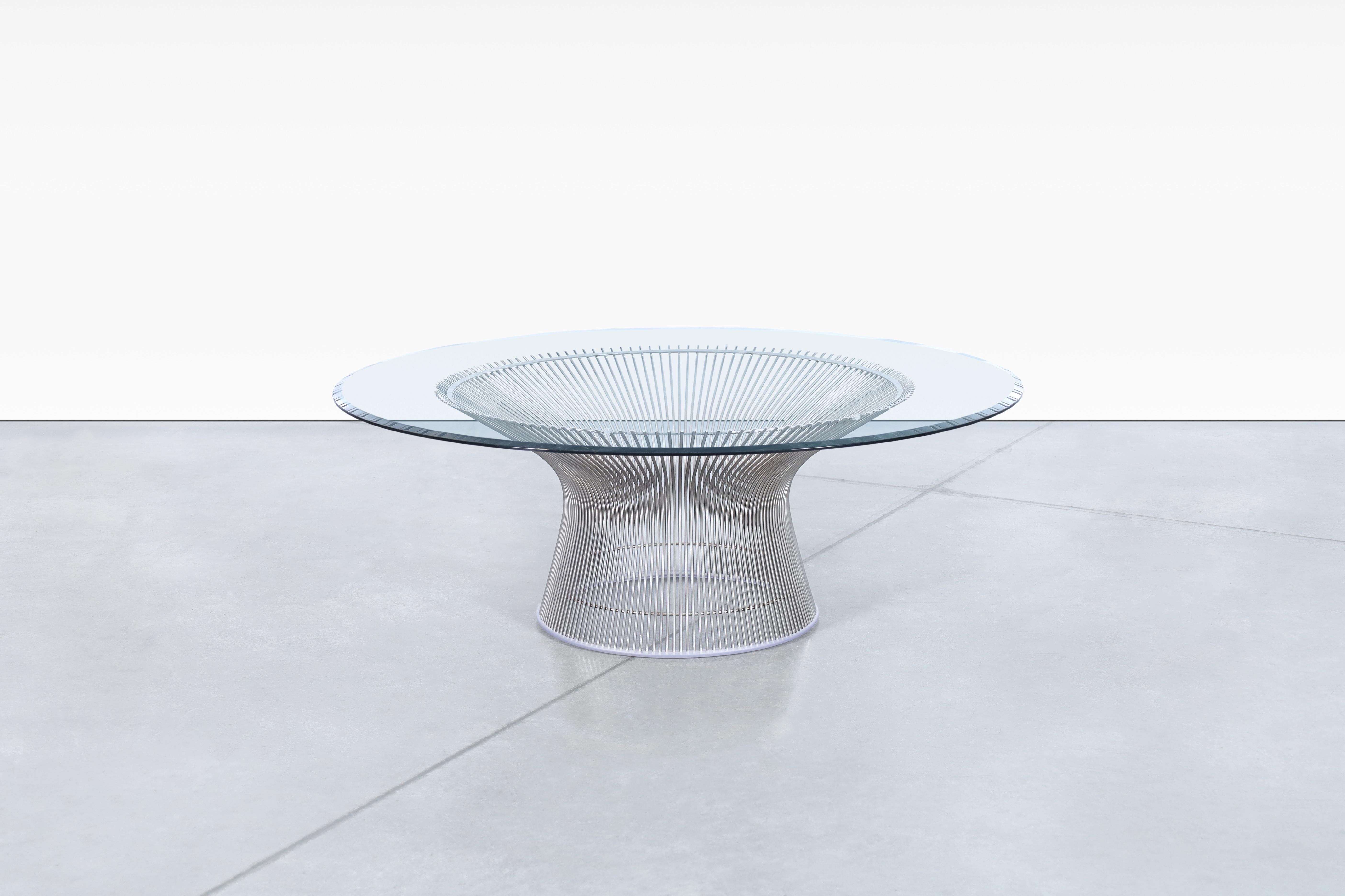 The polished nickel coffee table was designed by Warren Platner and produced by Knoll, making it a piece of furniture that is both stylish and well-crafted. The table was constructed with several curved steel rods that were welded to circular