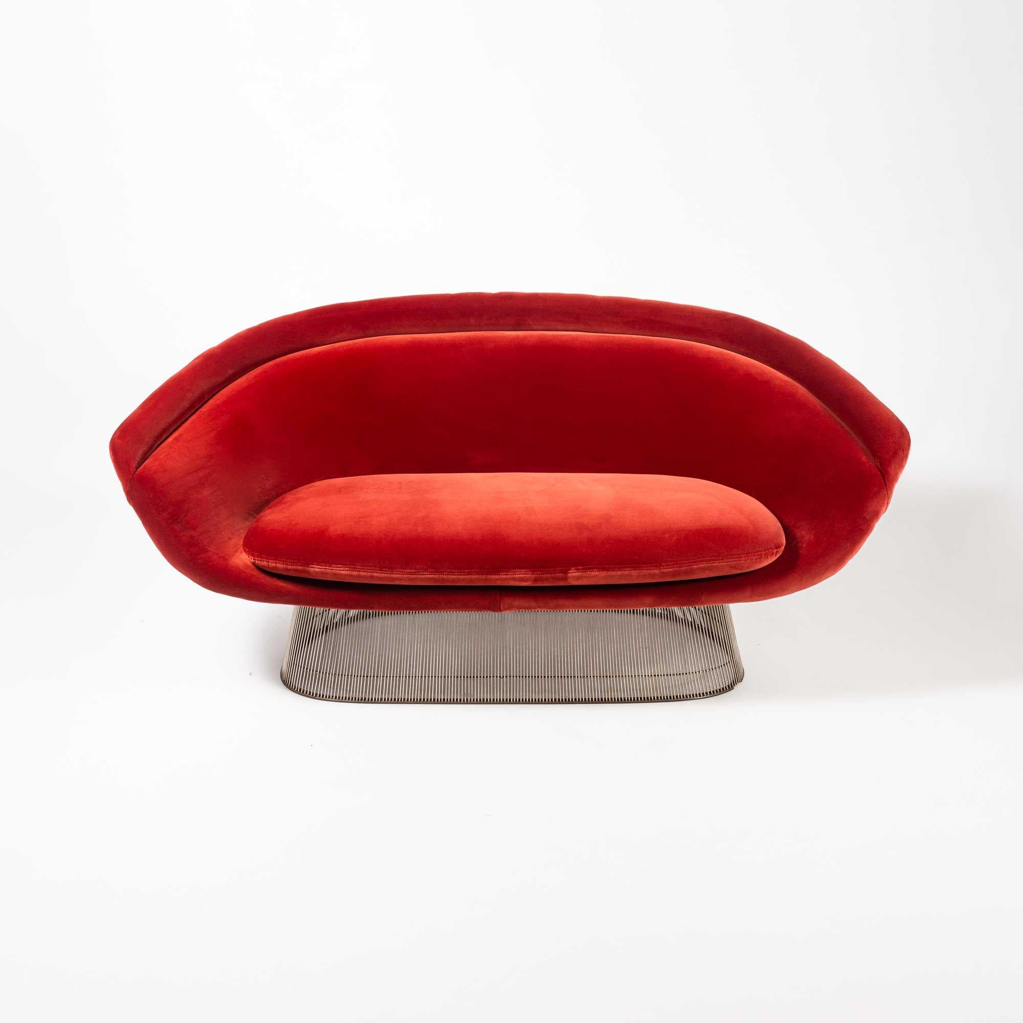This extremely rare Warren Platner settee was originally introduced by Knoll in 1966, as an icon of modern design furniture and was part of the original Platner furniture series. Due to the labor-intensive production and resulting high price, this