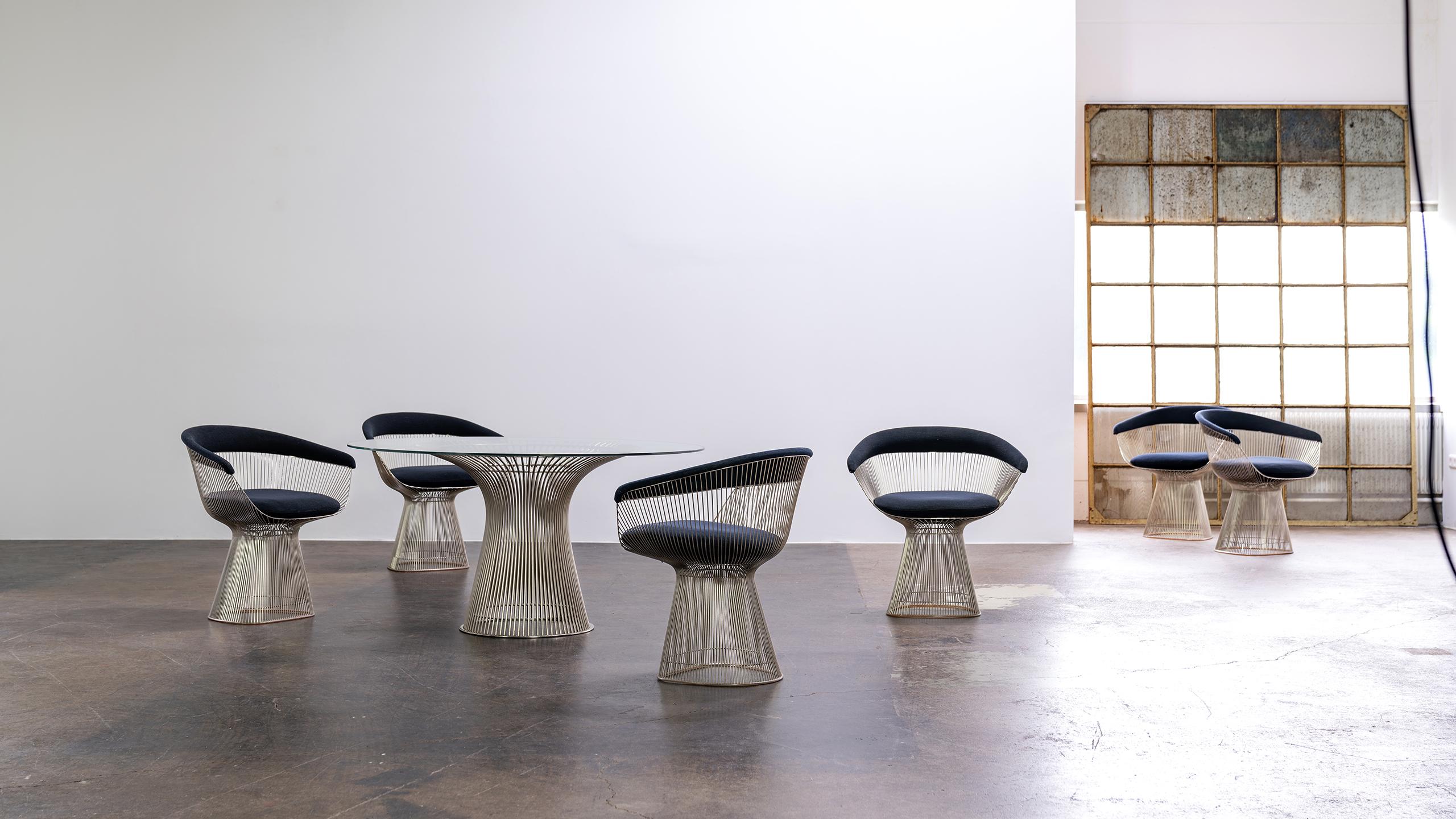 Warren Platner - 6x Wire Dining Group Chair & Table - 1966 for Knoll International.

Iconic Dining Group by Knoll International, consisting of 6 chairs and a table with a diameter of 135cm from private first ownership. (the set was purchased from