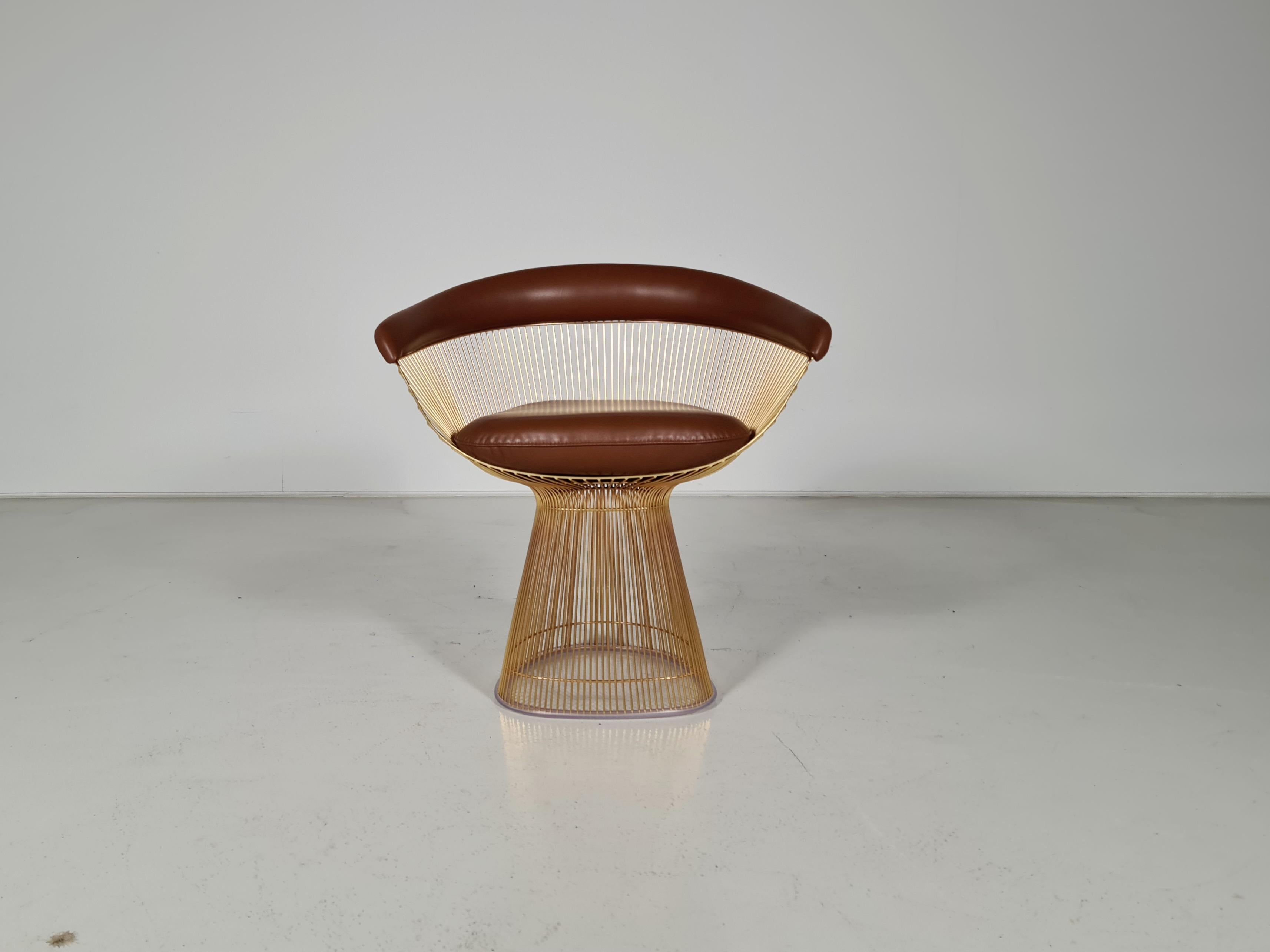 Warren Platner chair, Knol International

In 1966, the Platner Collection captured the “decorative, gentle, graceful” shapes that were beginning to infiltrate the modern vocabulary. The Arm Chair, which can be used as a dining chair or side chair,