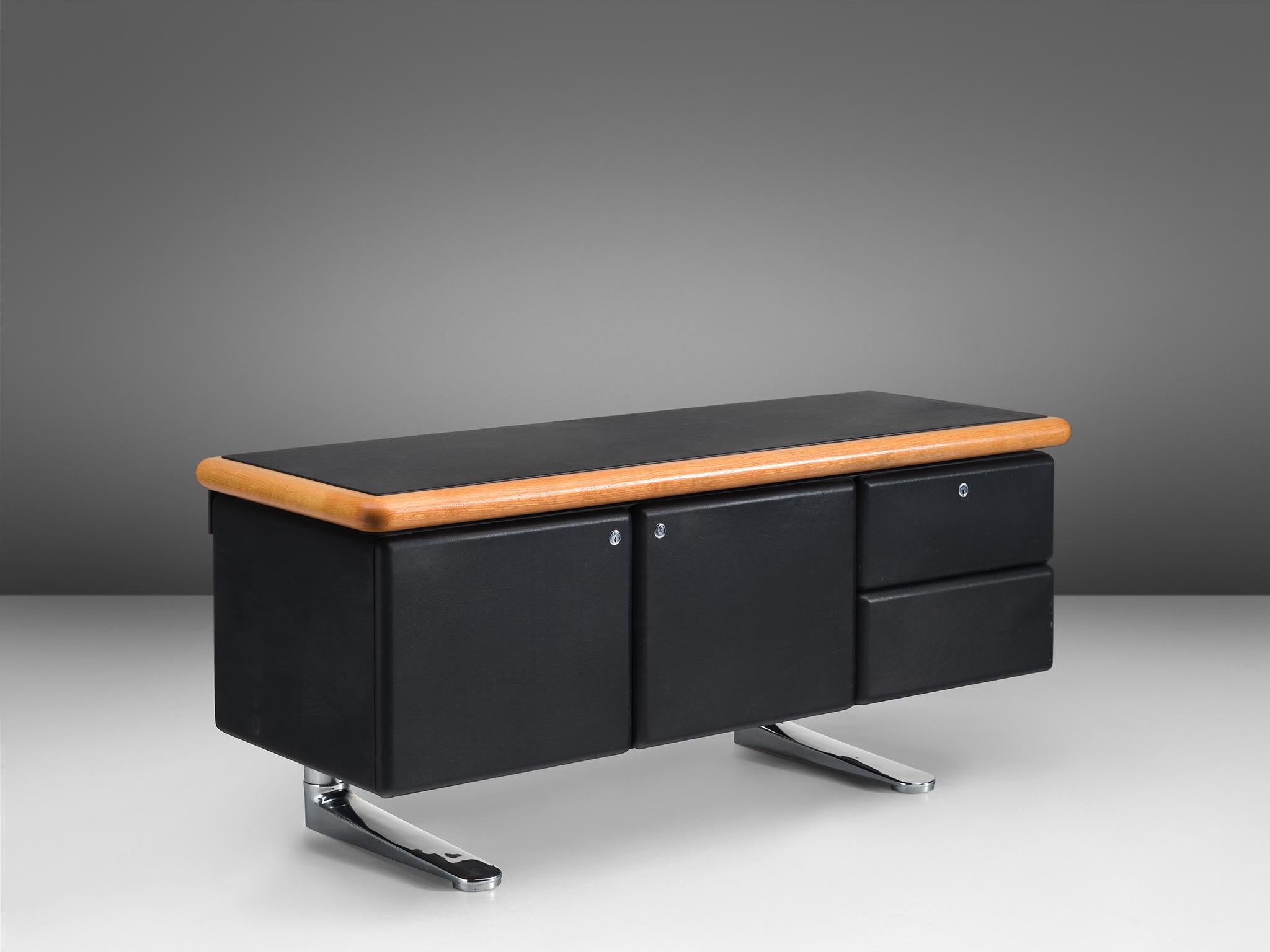 Warren Platner for Knoll, sideboard, metal, oak, leather, United States, design 1973.

This sturdy credenza is designed by the American modernist Warren Platner. He is mostly known for his airy metal, sculptural lounge chairs. In a way it is