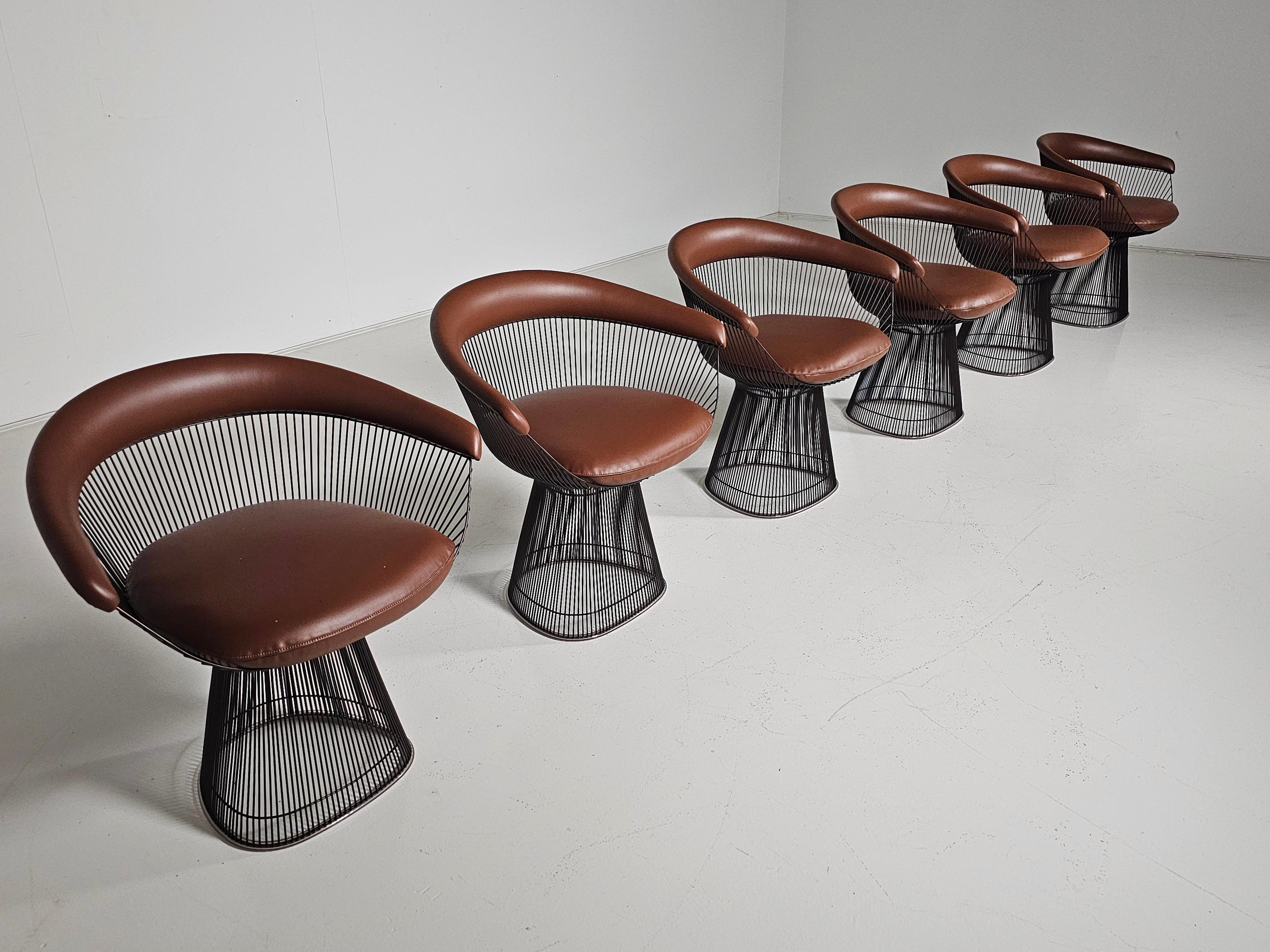 Mid-Century Modern Warren Platner dining chairs in bronze and brown leather, Knoll International For Sale