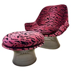 Fauteuil et repose-pieds Warren Platner en tissu Tigre rose Scalamandre