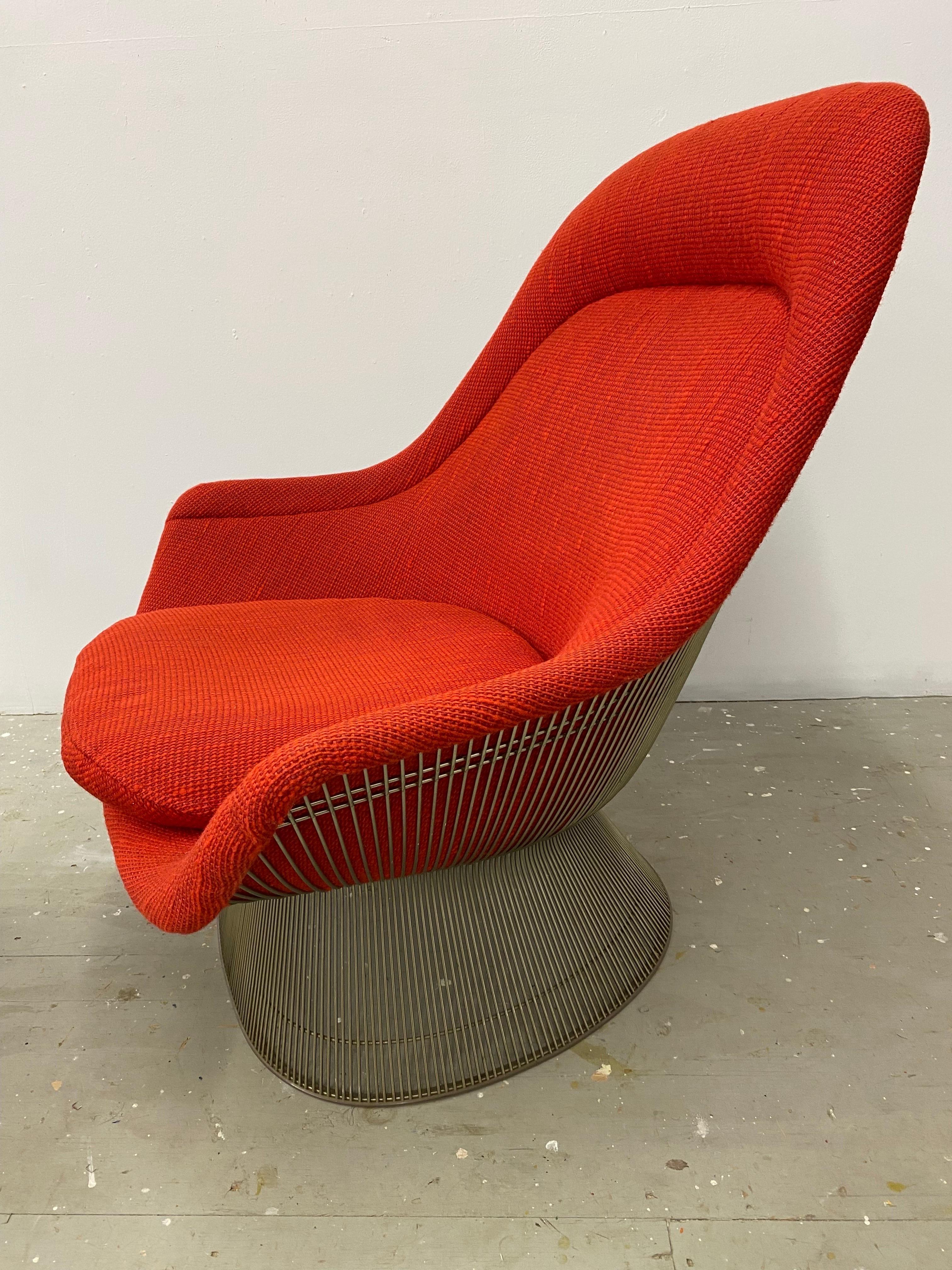 Mid-Century Modern Fauteuil de salon et repose-pieds Warren Platner en tissu rouge Cado d'origine/ 1970 en vente