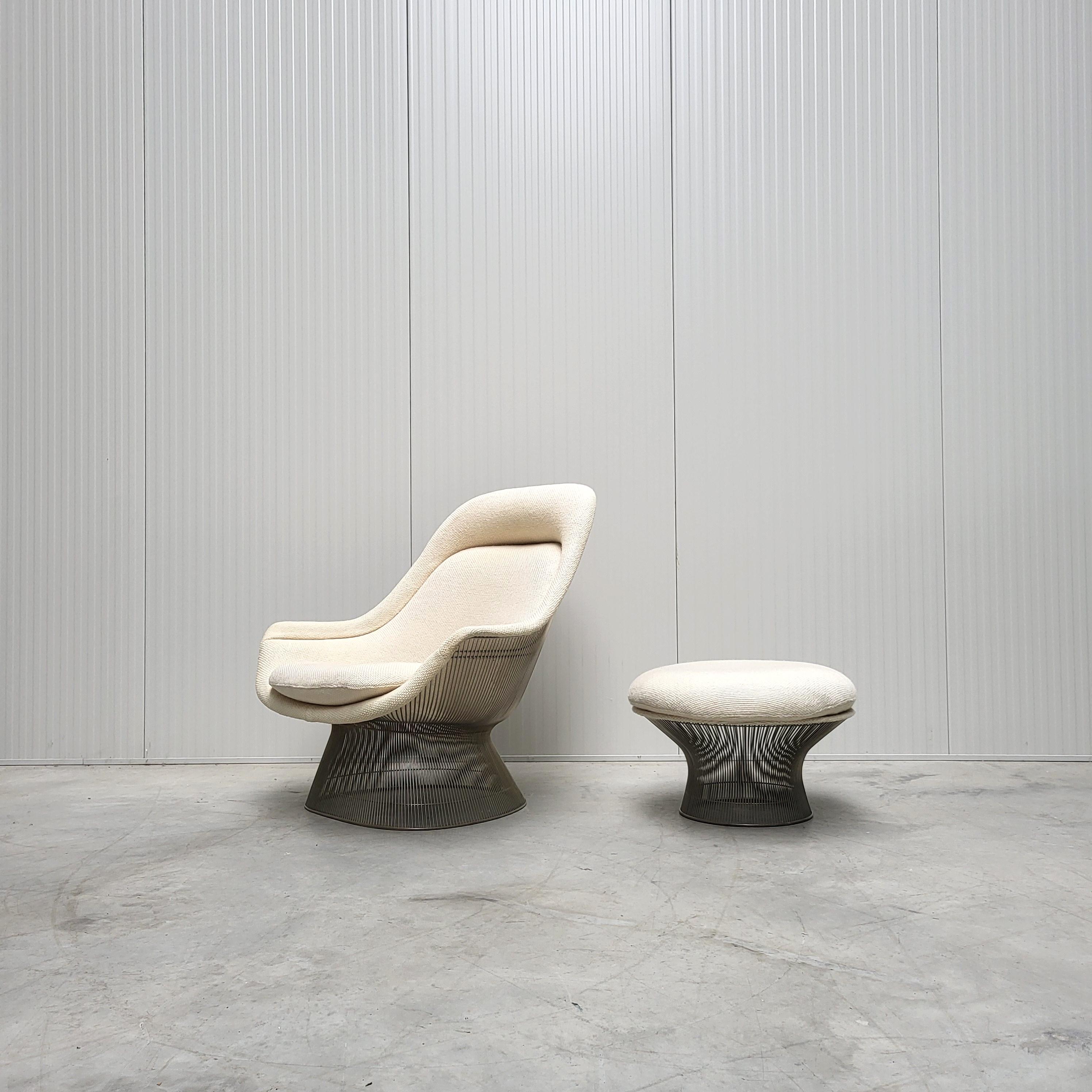 Iconic Easy Lounge chair & ottoman by Warren Platner for Knoll. 

The groundbreaking Easy chair was designed in the 1960s by Warren Platner and produced by Knoll in the 1980s. This mid-century classic supports countless positions and offers a