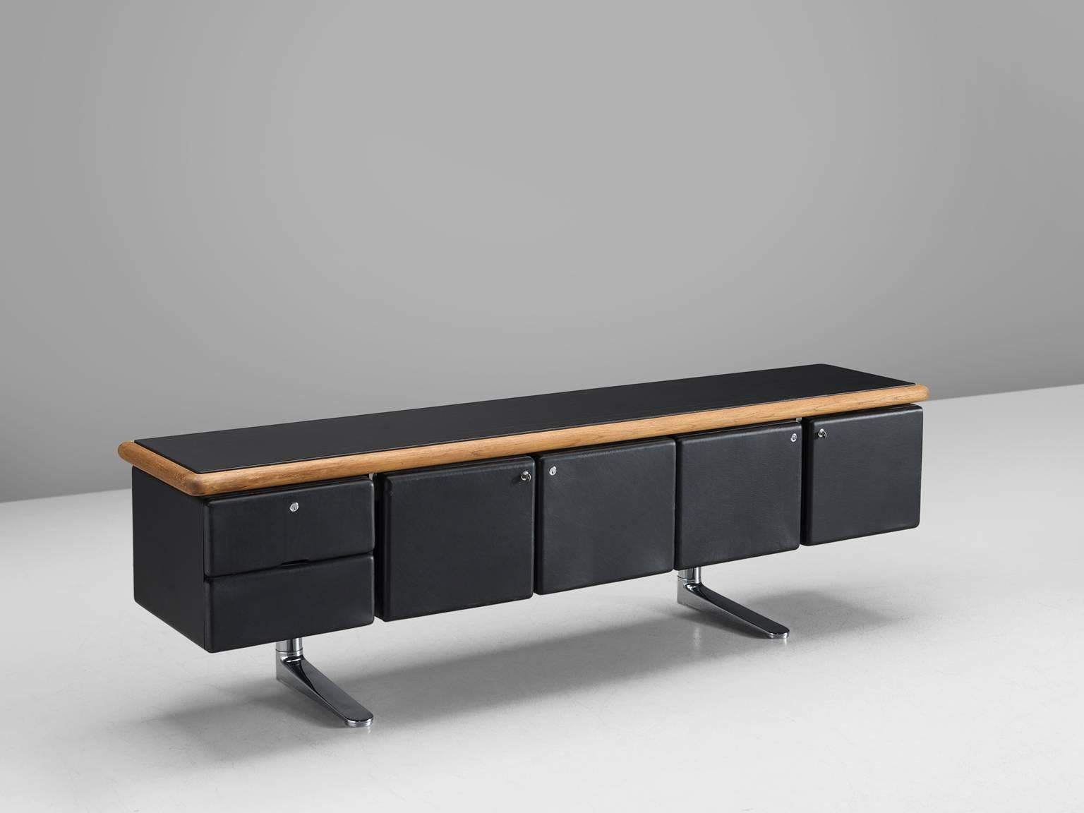 Warren Platner, executive sideboard for Knoll, United States, 1973.

This heavy, sturdy credenza is designed by the American modernist Warren Platner. He is most known for his airy metal, sculptural lounge chairs. Perhaps it is surprising that