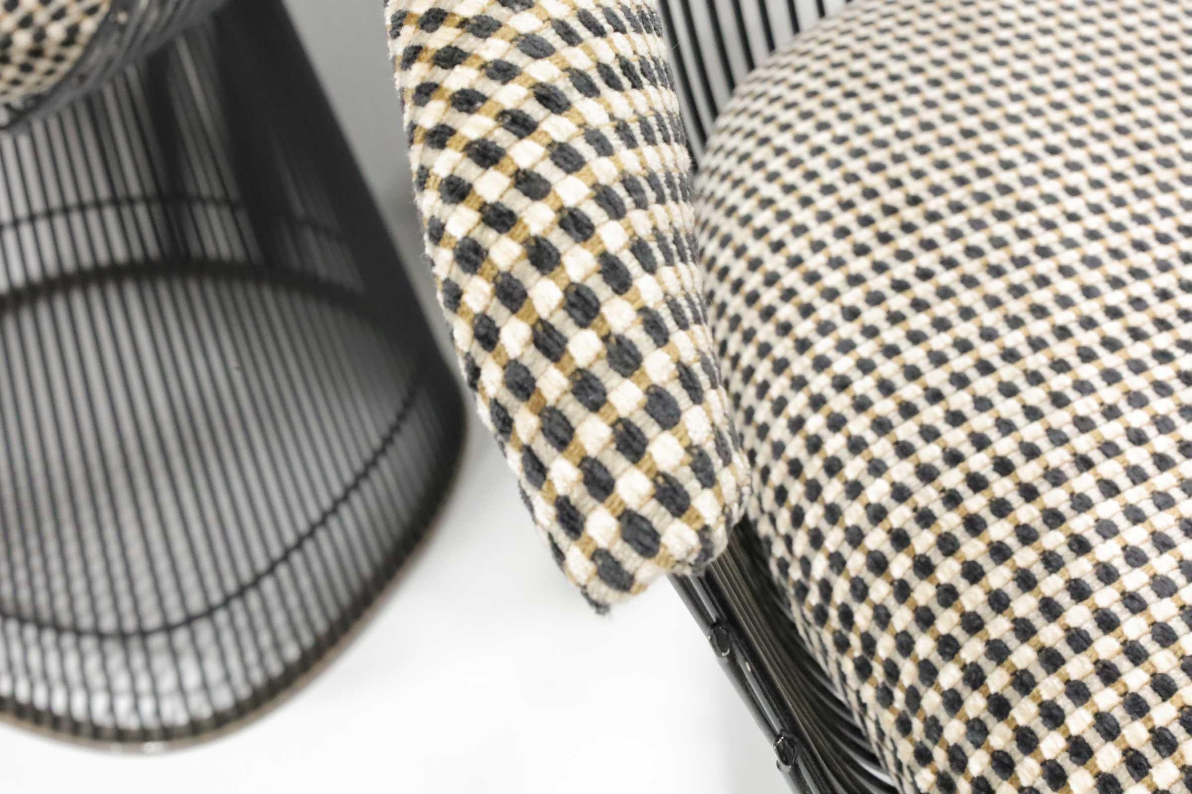 Sedie da pranzo con struttura nera di Warren Platner per Knoll con rivestimento di Kelly Wearstler in vendita 4