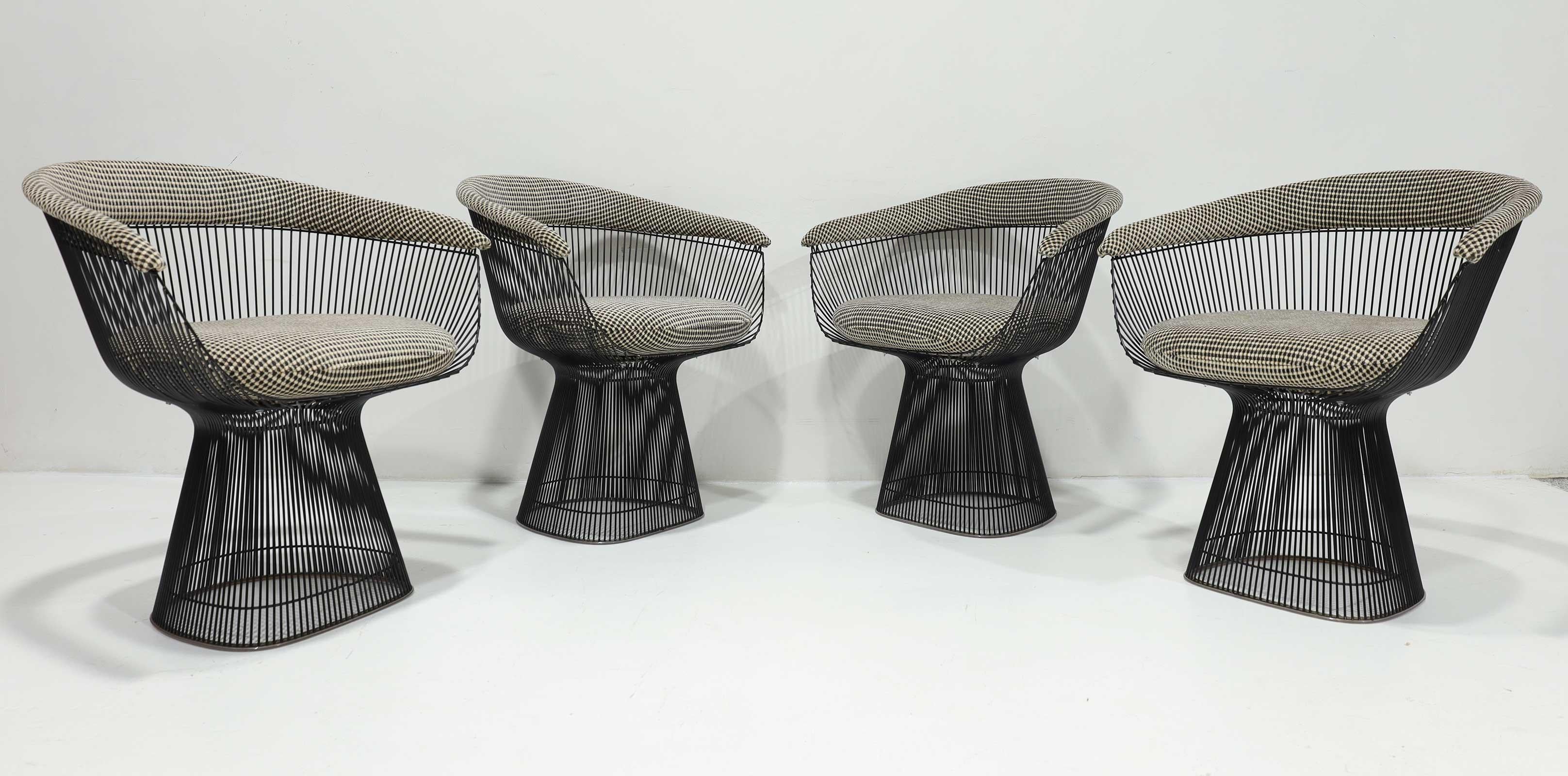 Mid-Century moderno Sedie da pranzo con struttura nera di Warren Platner per Knoll con rivestimento di Kelly Wearstler in vendita