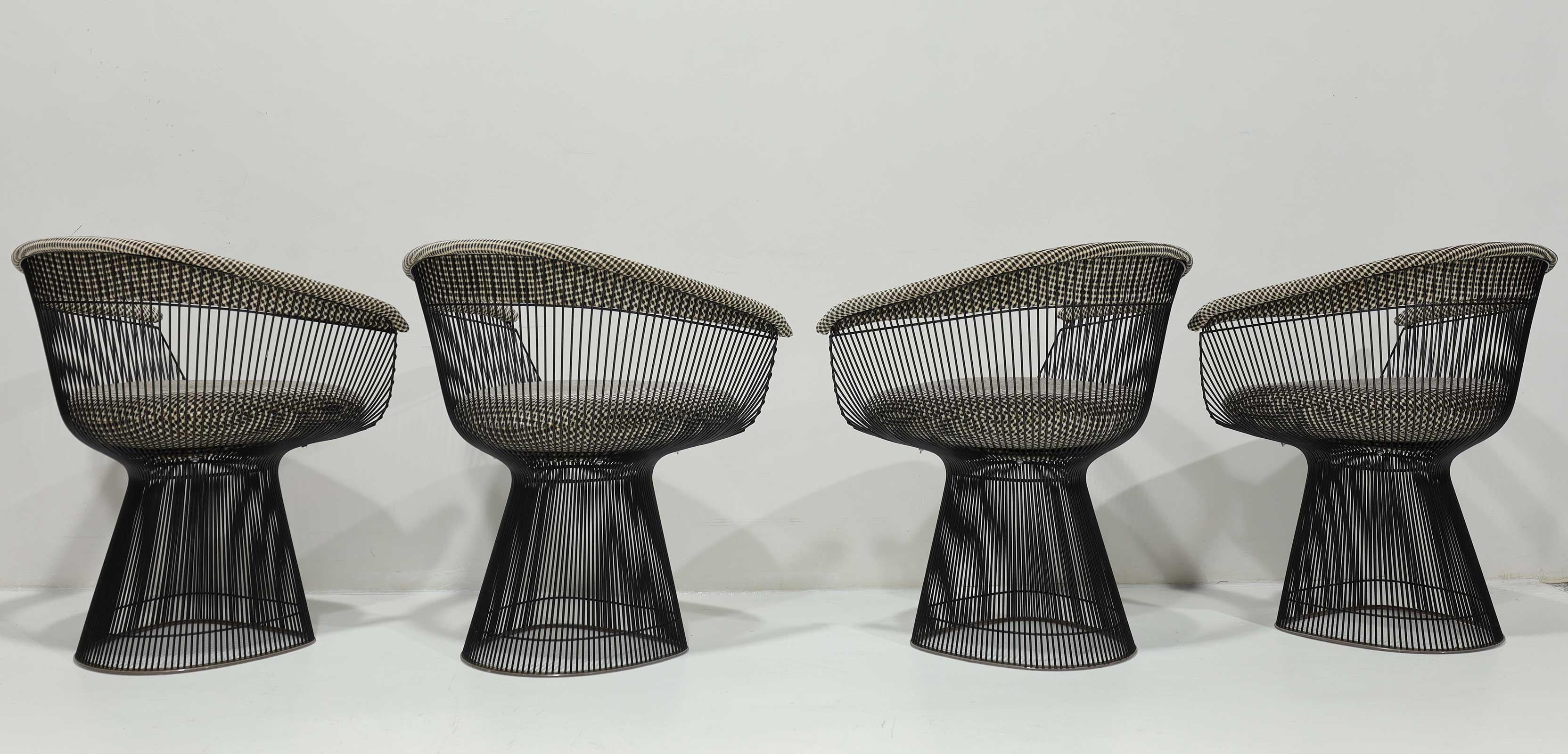 XXI secolo e contemporaneo Sedie da pranzo con struttura nera di Warren Platner per Knoll con rivestimento di Kelly Wearstler in vendita