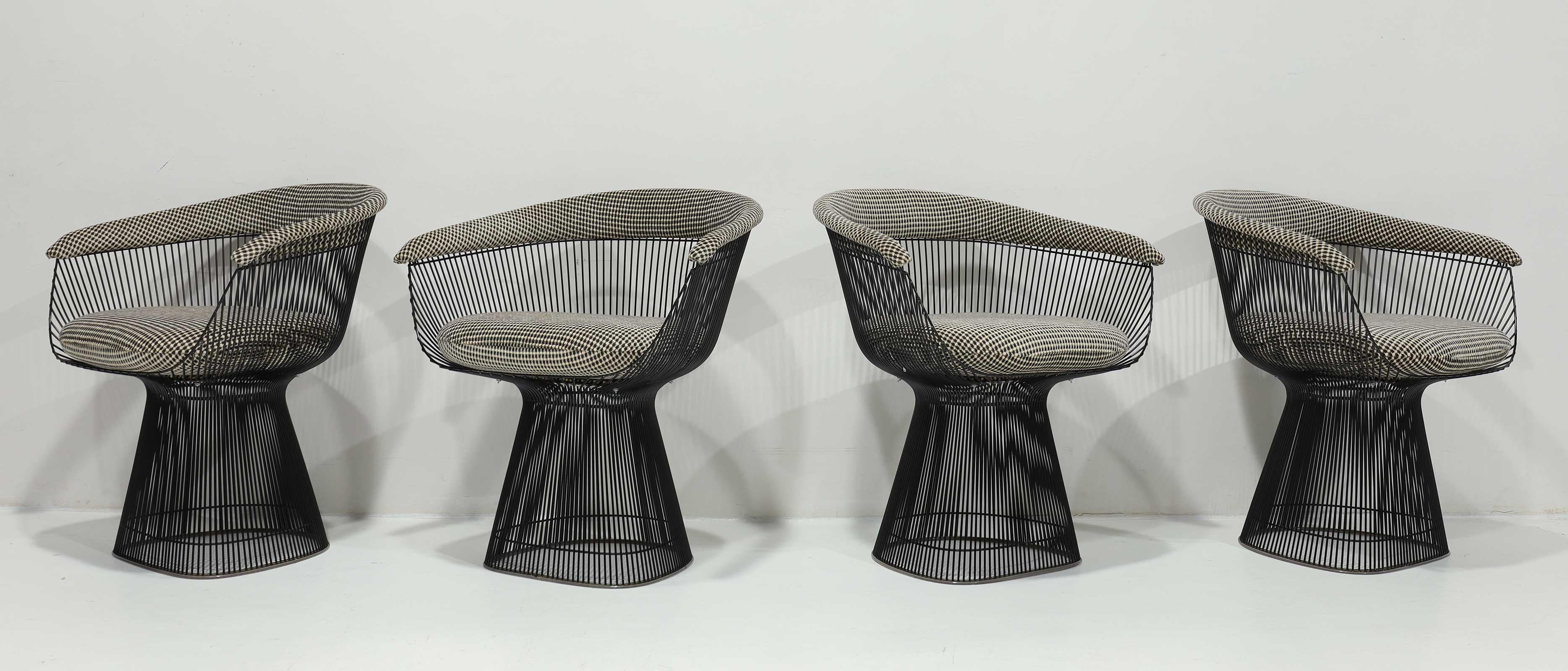 Metallo Sedie da pranzo con struttura nera di Warren Platner per Knoll con rivestimento di Kelly Wearstler in vendita