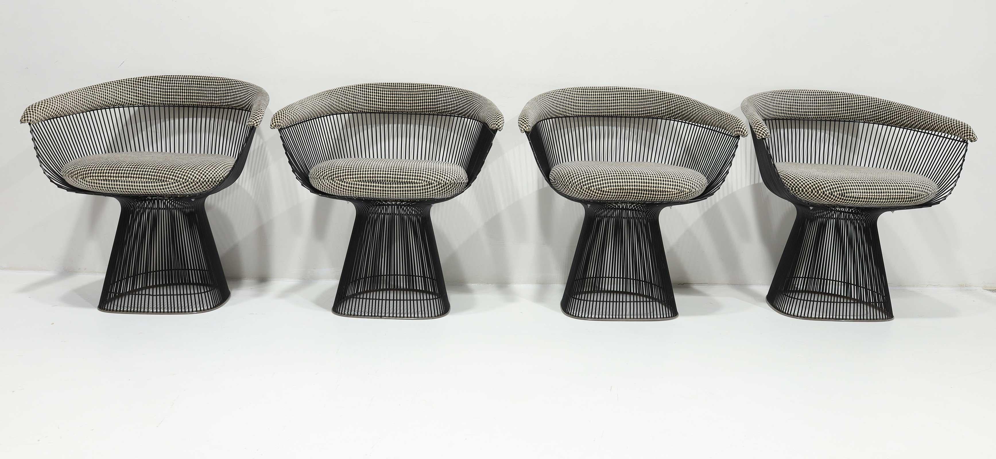 Sedie da pranzo con struttura nera di Warren Platner per Knoll con rivestimento di Kelly Wearstler in vendita 2