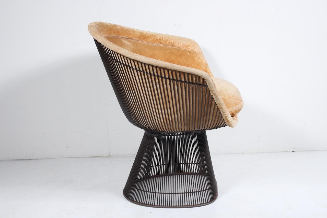 Platner for Knoll Bronzed Steel Lounge Chair. Featuring his classic, 1962 designed, airy vertical Steel Wire rod construction, original Antique Bronze finish, ergonomic bucket seat, original Knoll Mustard crushed velour upholstery, supportive