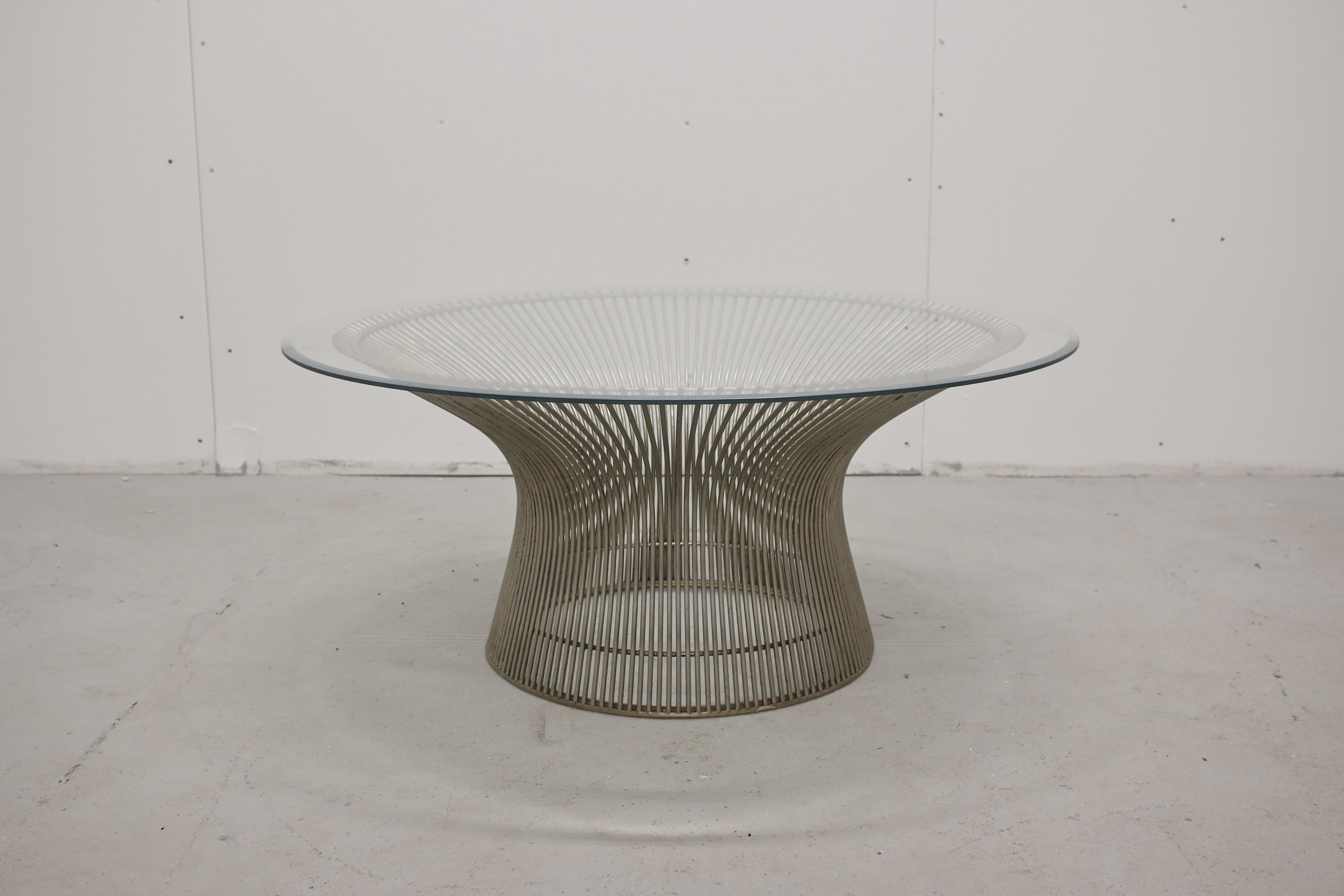An original Warren Platner coffee table for Knoll. Steel frame and beveled glass top. Good vintage condition with minor wear relative to age.




 