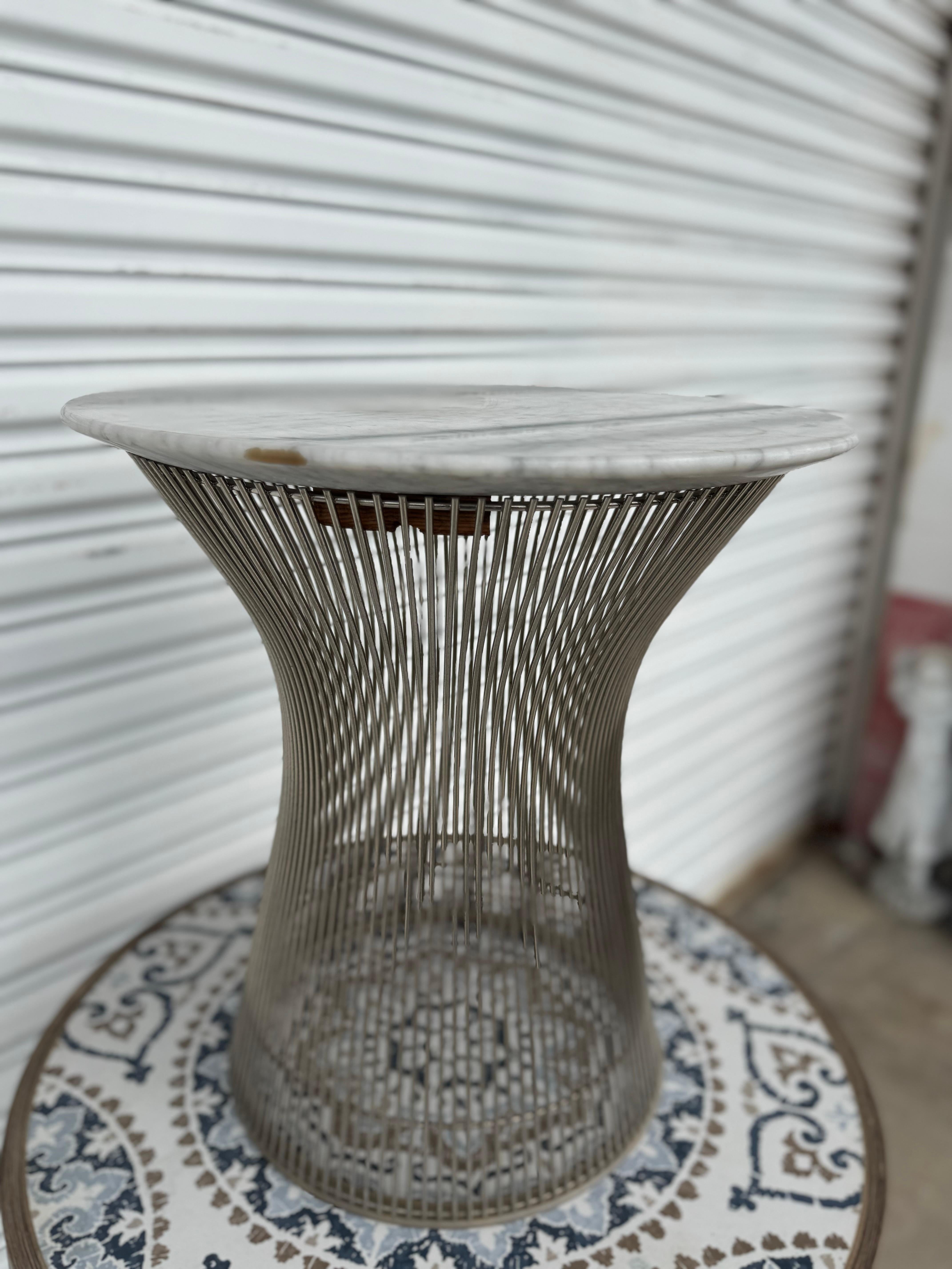 Warren Platner pour Knoll Furniture Table d'appoint à plateau en marbre Bon état - En vente à Pasadena, TX