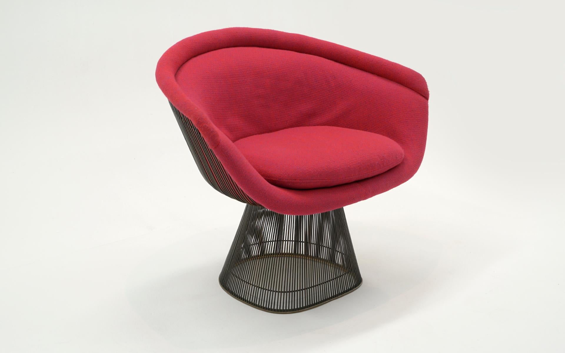 Mid-Century Modern Warren Platner for Knoll Lounge Chair. Red Fabric, Bronze Frame Finish For Sale