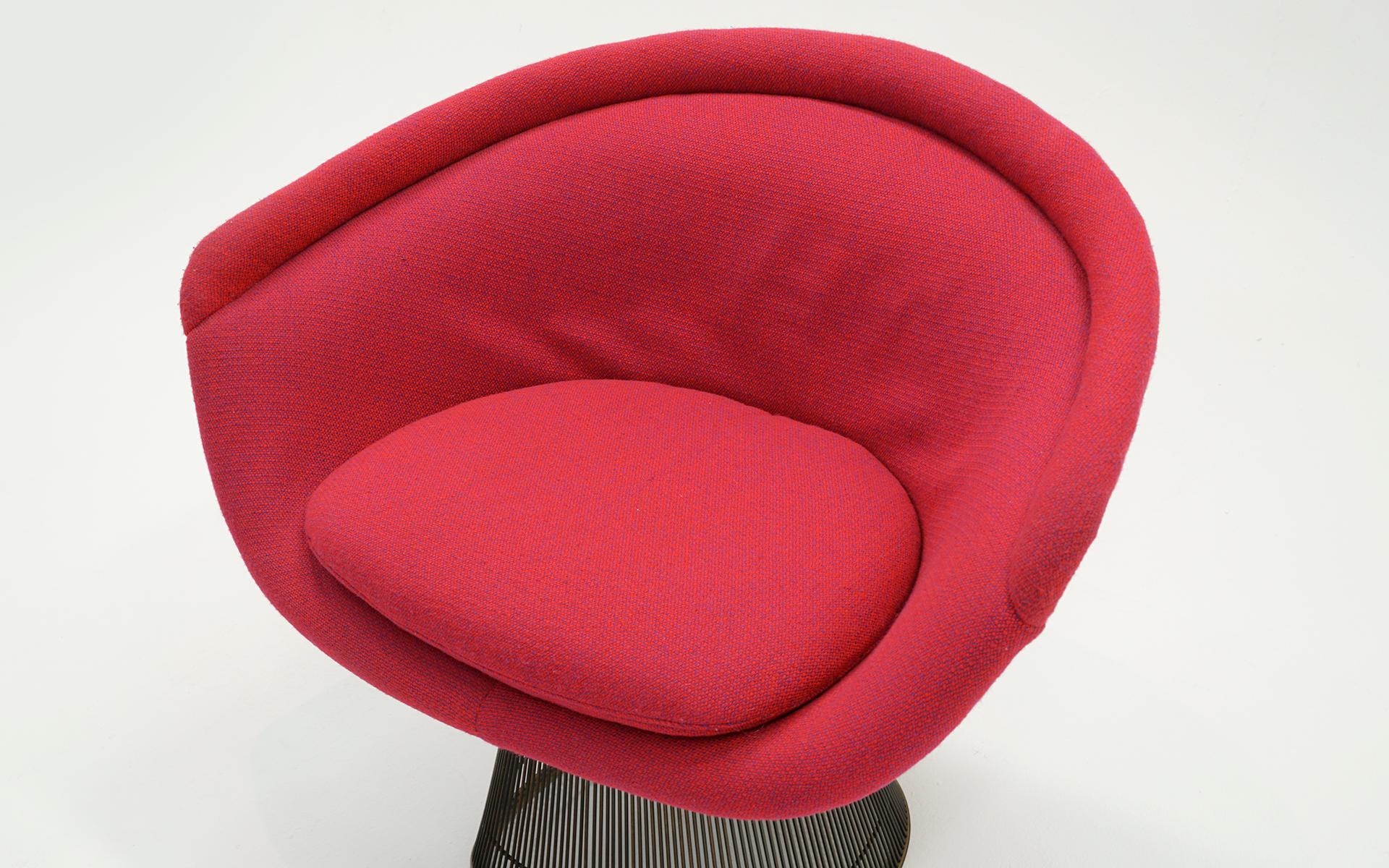 American Warren Platner for Knoll Lounge Chair. Red Fabric, Bronze Frame Finish For Sale