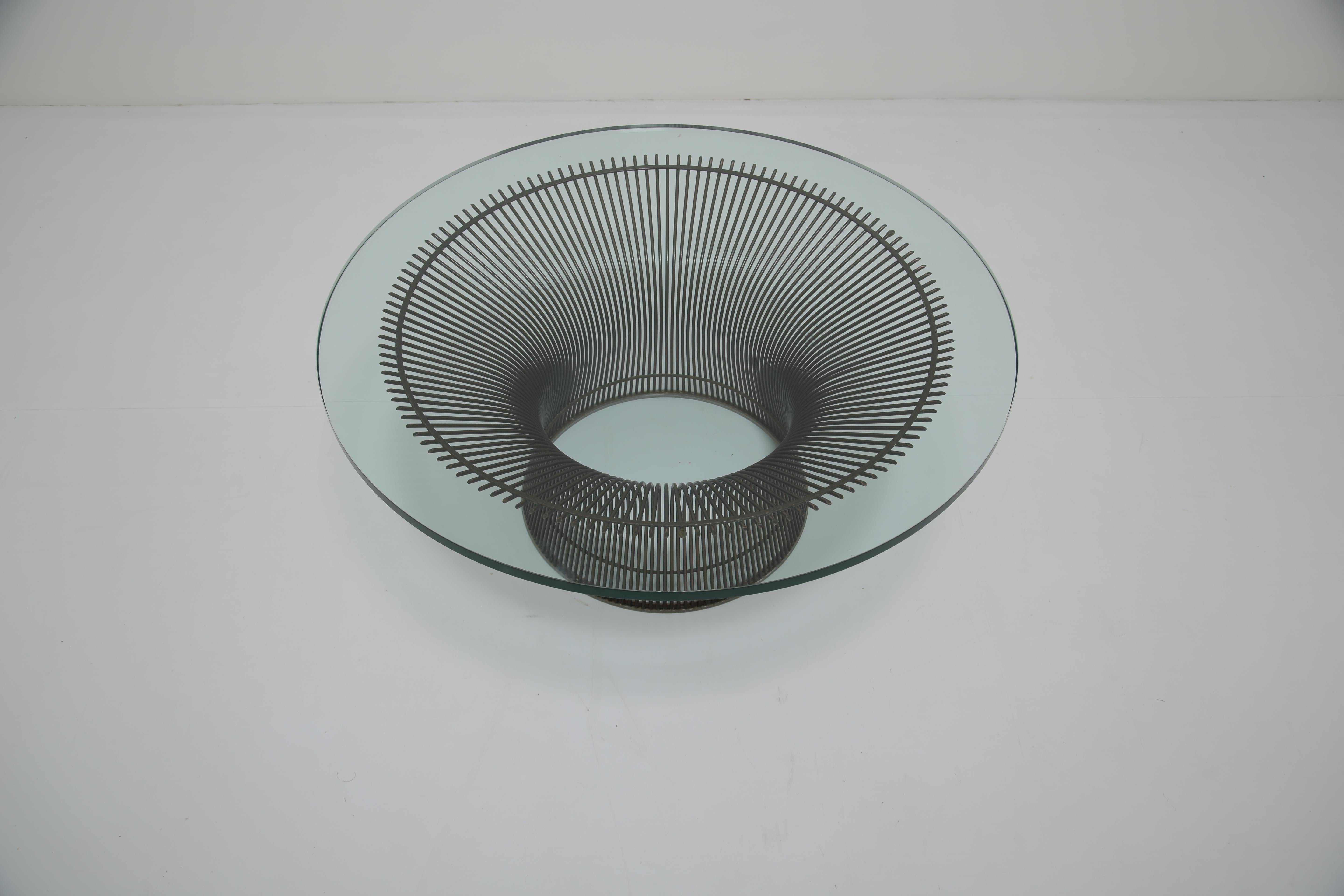 20th Century Warren Platner for Knoll, Mid-Century Bronze and Glass Coffee table Circa 1966. For Sale