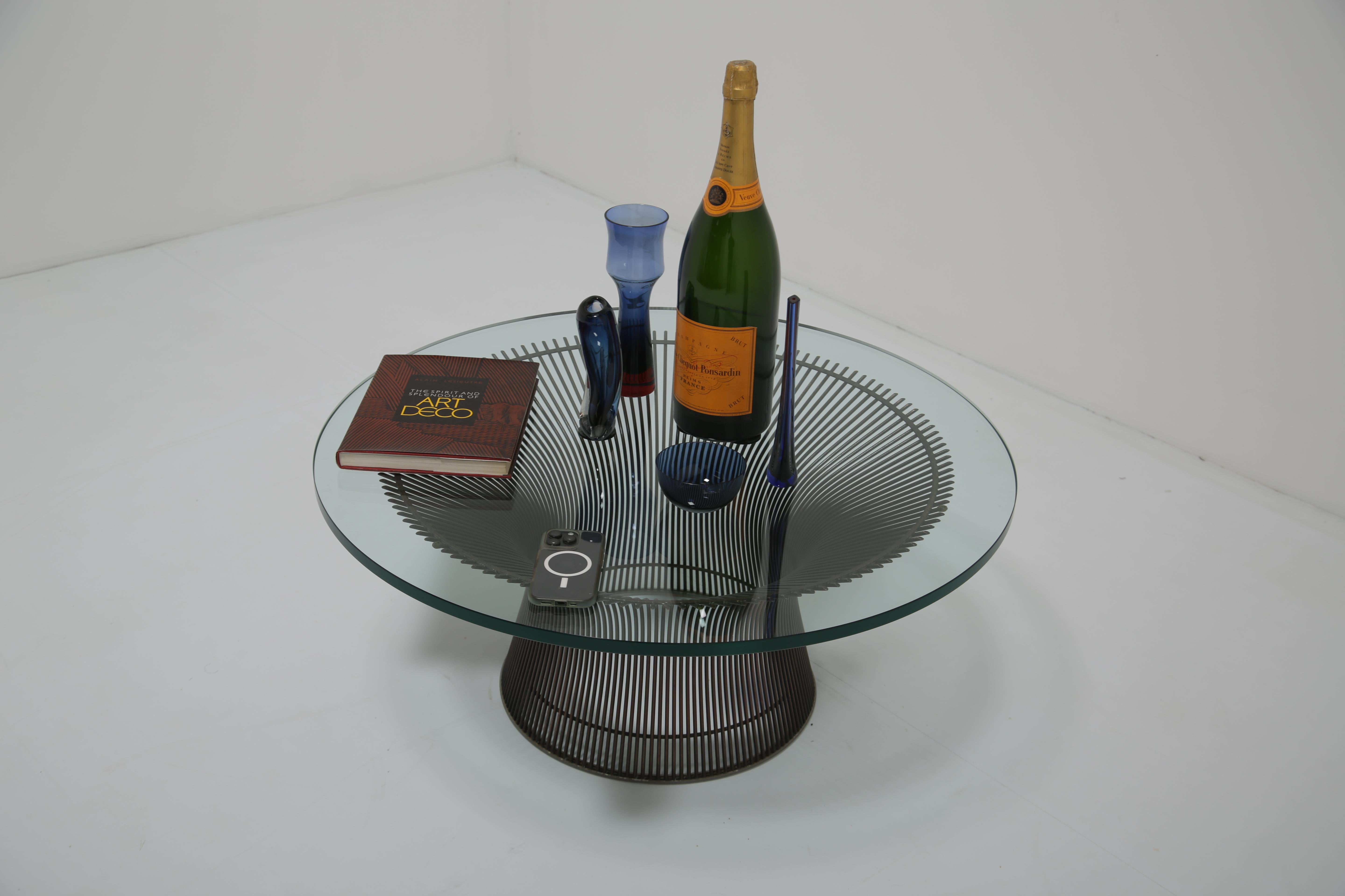 Warren Platner for Knoll, Mid-Century Bronze and Glass Coffee table Circa 1966. For Sale 2
