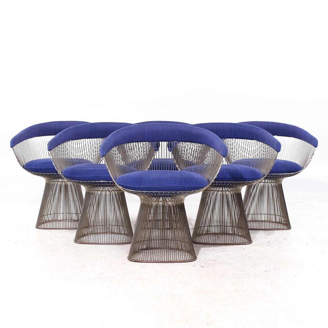 Warren Platner para Knoll Sillas de comedor Mid Century - Set de 6

Cada silla mide 27 de ancho x 20 de fondo x 29,25 pulgadas de alto, con una altura del asiento de 18 y una altura de los brazos/libre de la silla de 24,5 pulgadas
Todos los muebles