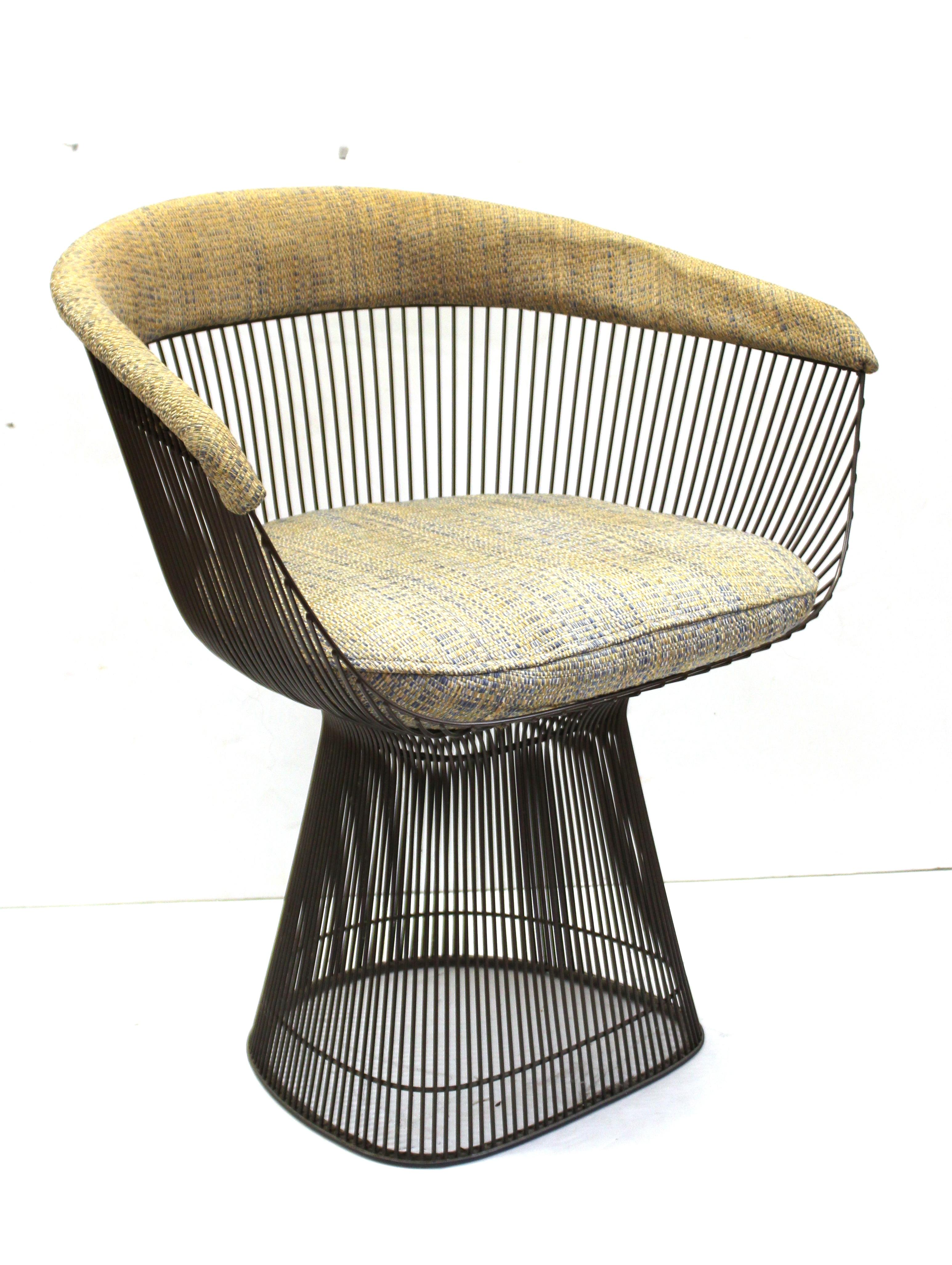 American Mid-Century Modern set of three wire armchairs designed by Warren Platner for Knoll International. The set has a bronze-plated steel wire structure and comes with its original upholstery and Knoll labels on the bottom of the seat cushion
