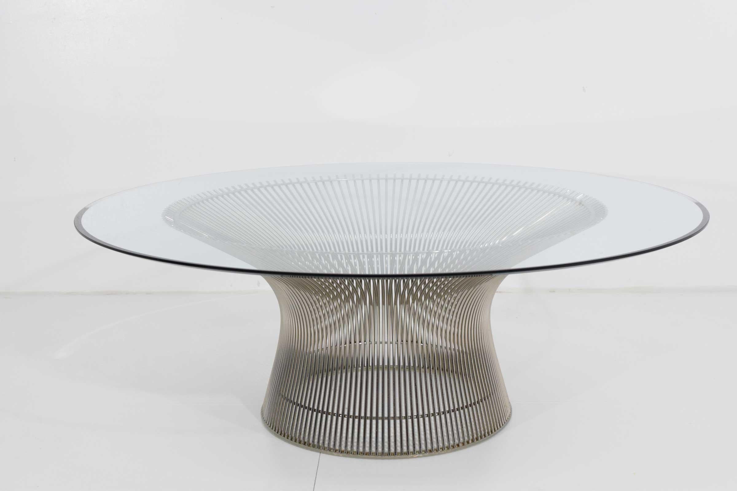 Great looking Warren Platner cocktail table, nice glass with a beveled edge. Requiring as many as 1,000 welds and crafted out of wire and space, the coffee table demonstrates Platner’s belief that there is room in modernism “for the kind of