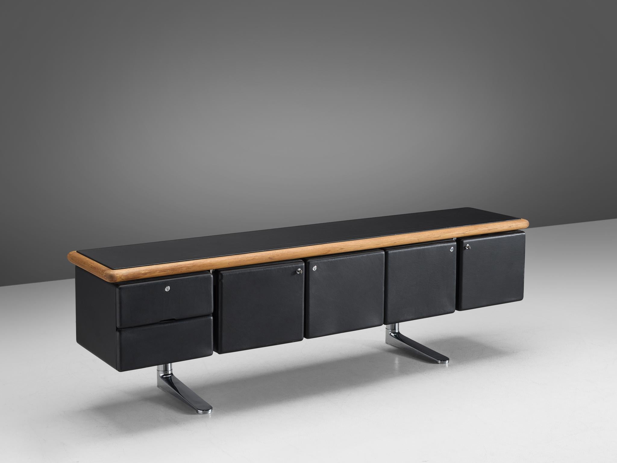 Warren Platner for Knoll, sideboard, chrome, oak, leather, United States, after 1973

This sideboard is designed by American modernist Warren Platner. He is most known for his airy metal, sculptural lounge chairs. Perhaps it is surprising that this