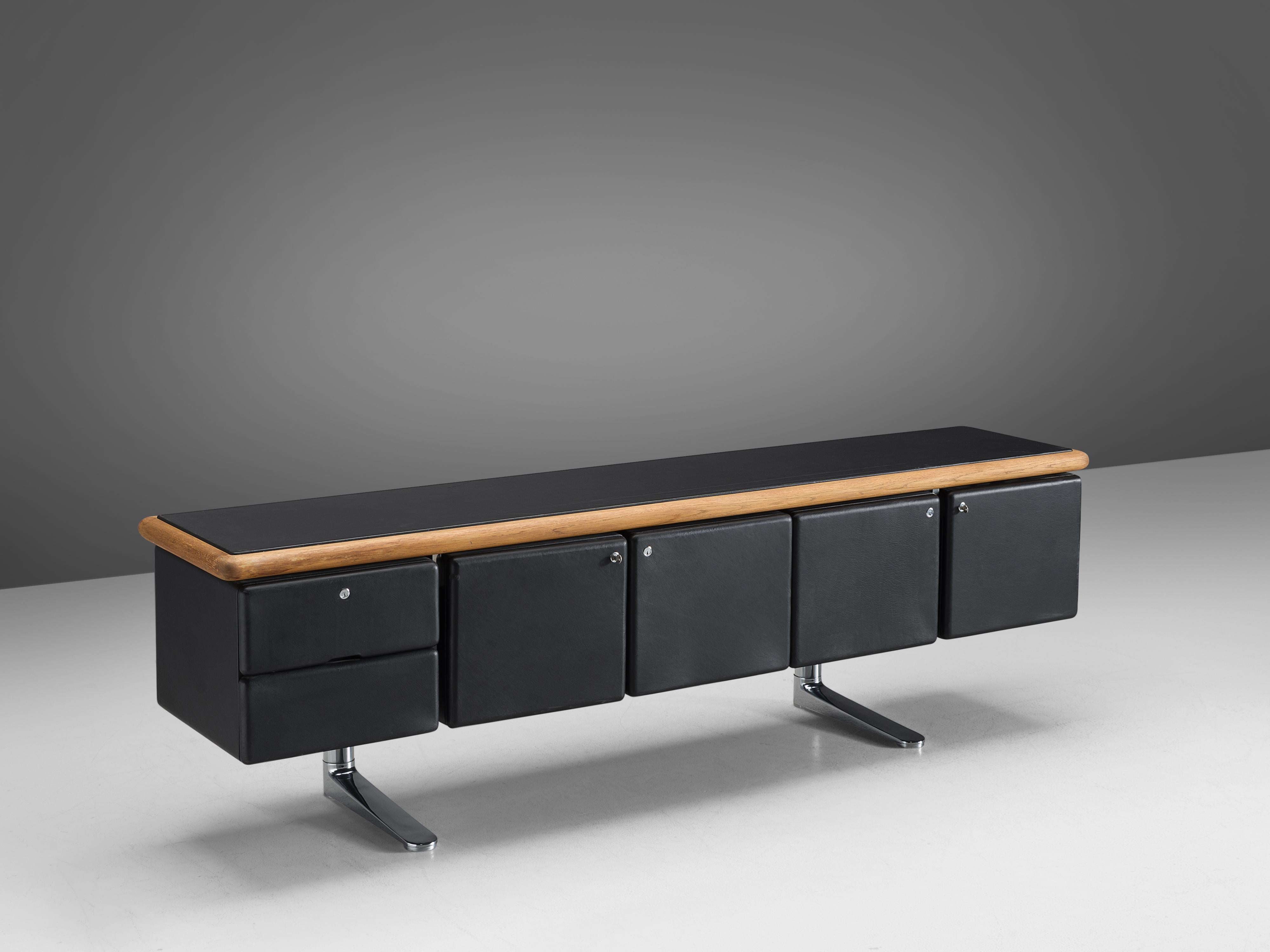 Warren Platner for Knoll, sideboard, chrome, oak, leather, United States, after 1973

This sideboard is designed by American modernist Warren Platner. He is most known for his airy metal, sculptural lounge chairs. Perhaps it is surprising that