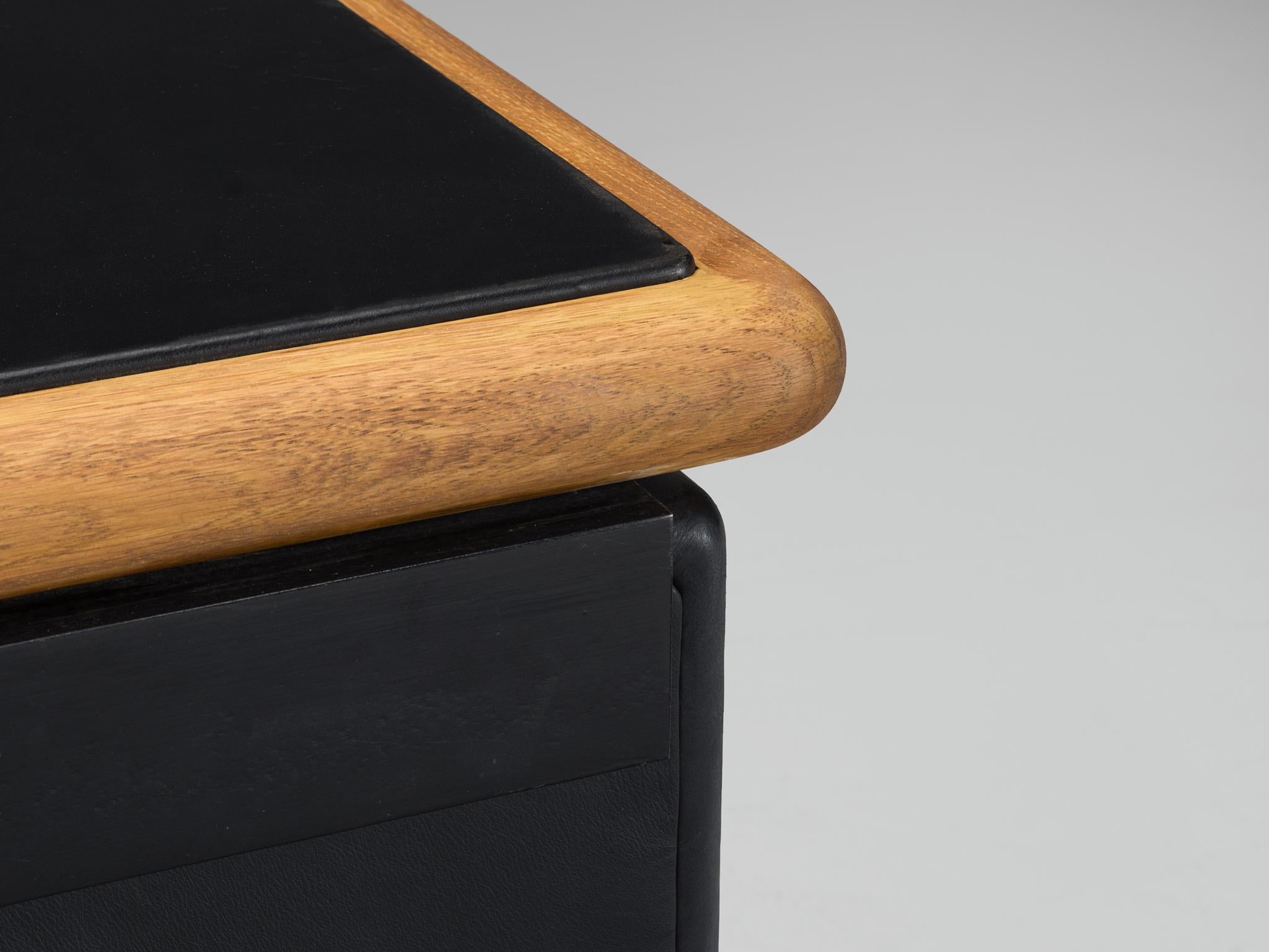 Warren Platner for Knoll Sideboard in Original Leather 3