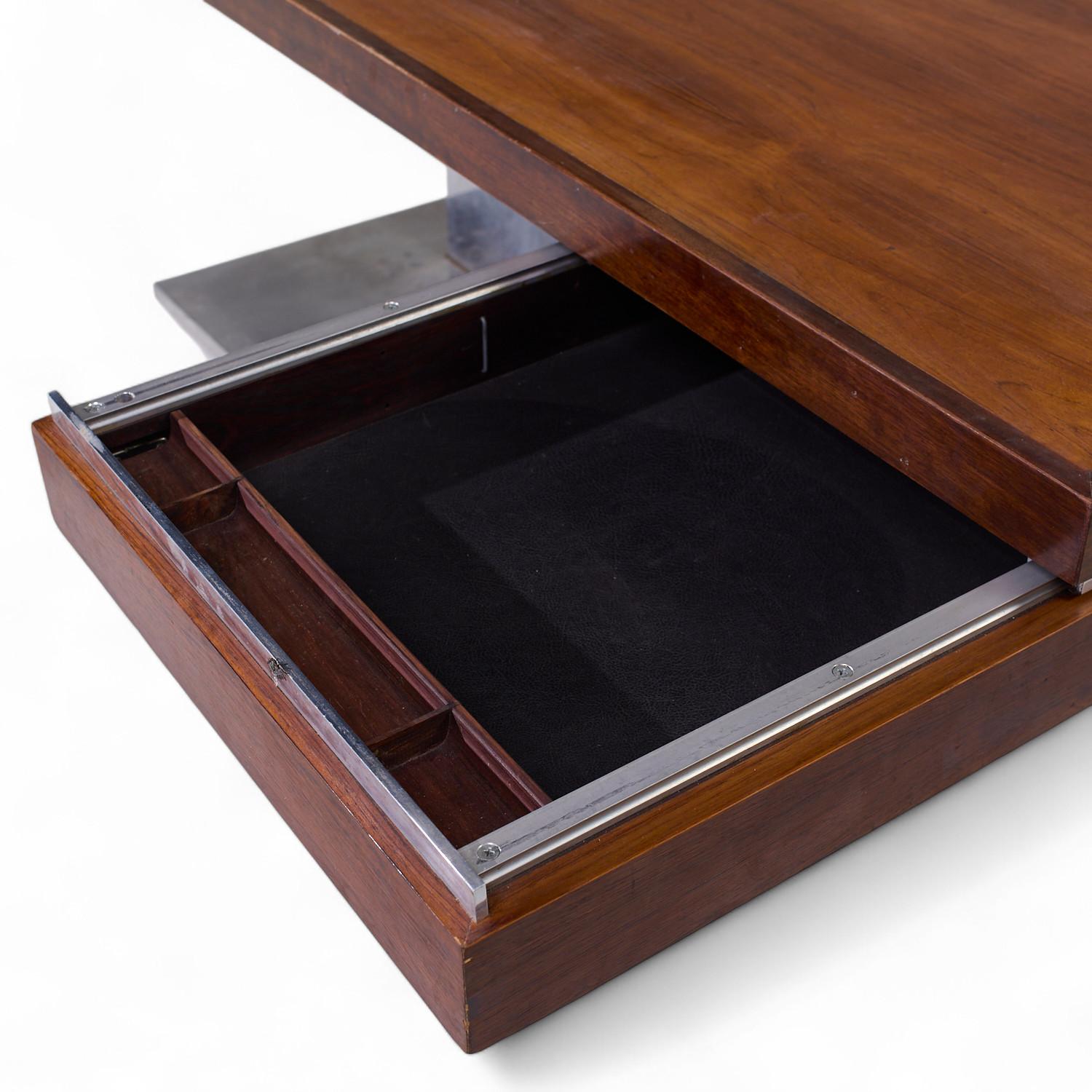 Warren Platner for Lehigh Leopold Mid Century Rosewood and Chrome Executive Desk For Sale 1