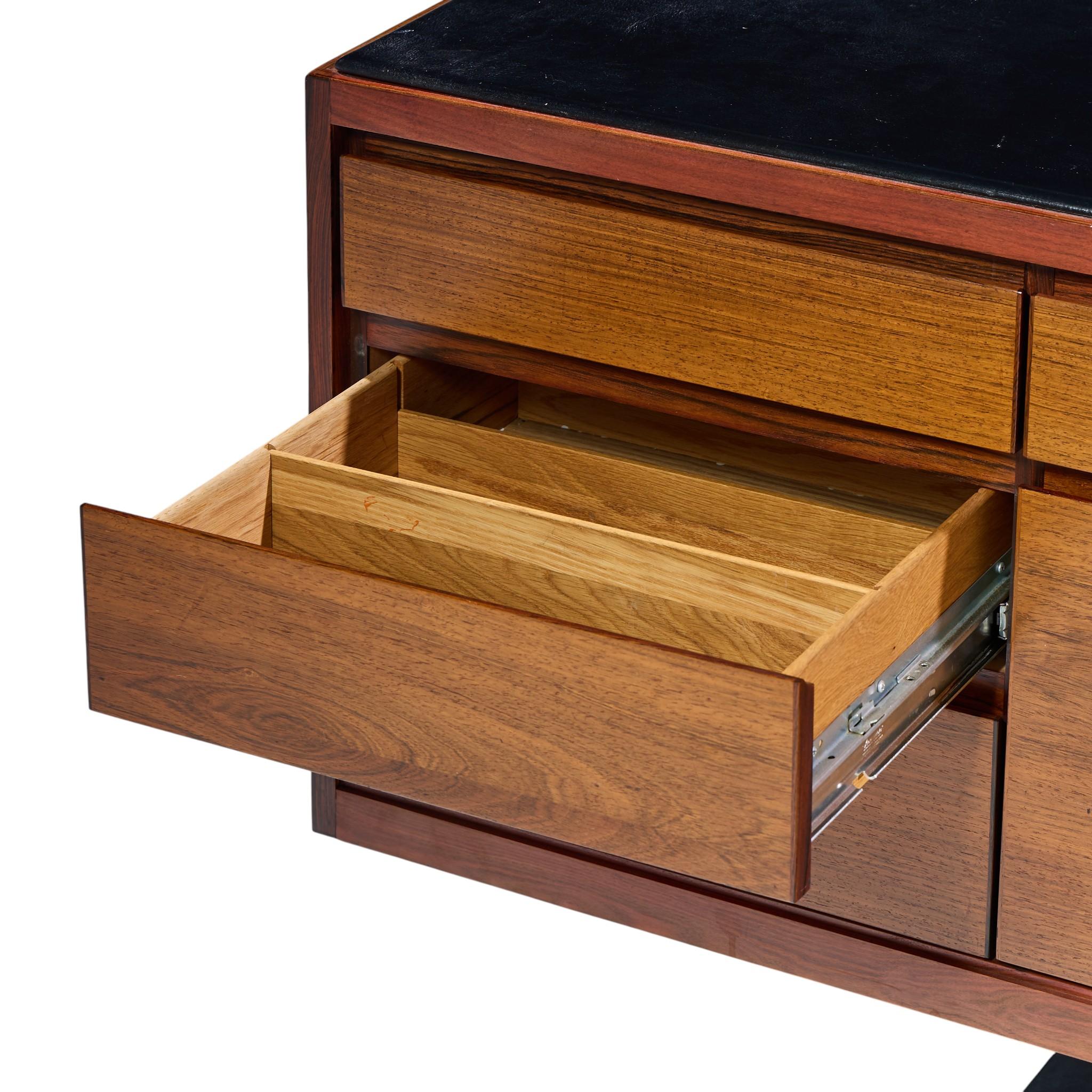 XX secolo Warren Platner per Lehigh Leopold Credenza di metà secolo in palissandro e cuoio in vendita