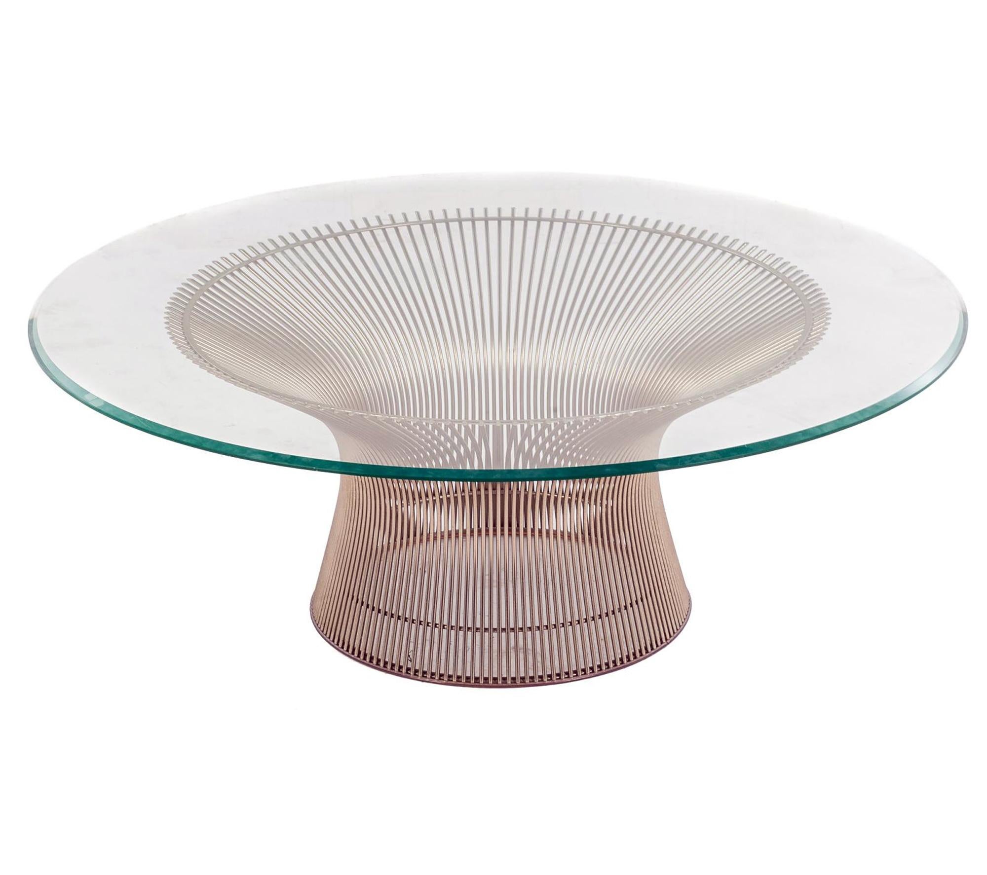 Warren platner coffee table,
Design-Warren Platner, 1966.

The Warren Planter circular table consists of a chrome-plated circular steel base with an overhanging beveled round glass top.

The iconic coffee table is created by welding hundreds of