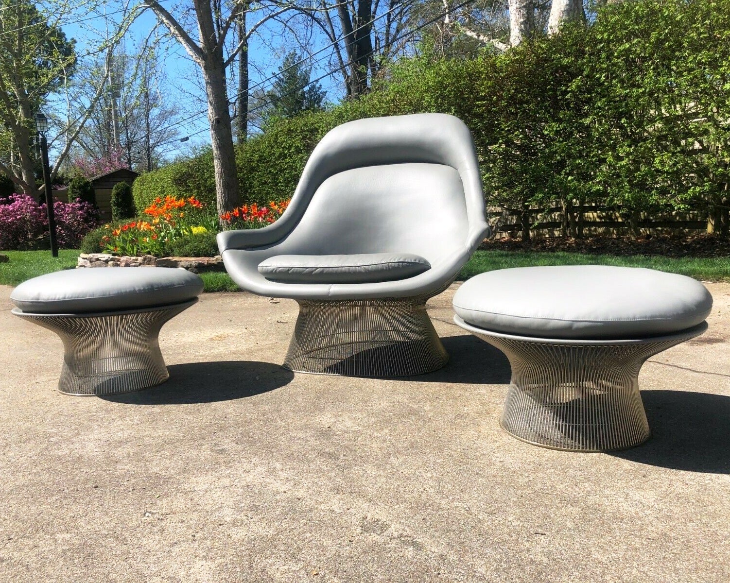 Americano Set di tre sedie e ottomane in pelle grigia di Warren Platner, Knoll, 1966 in vendita