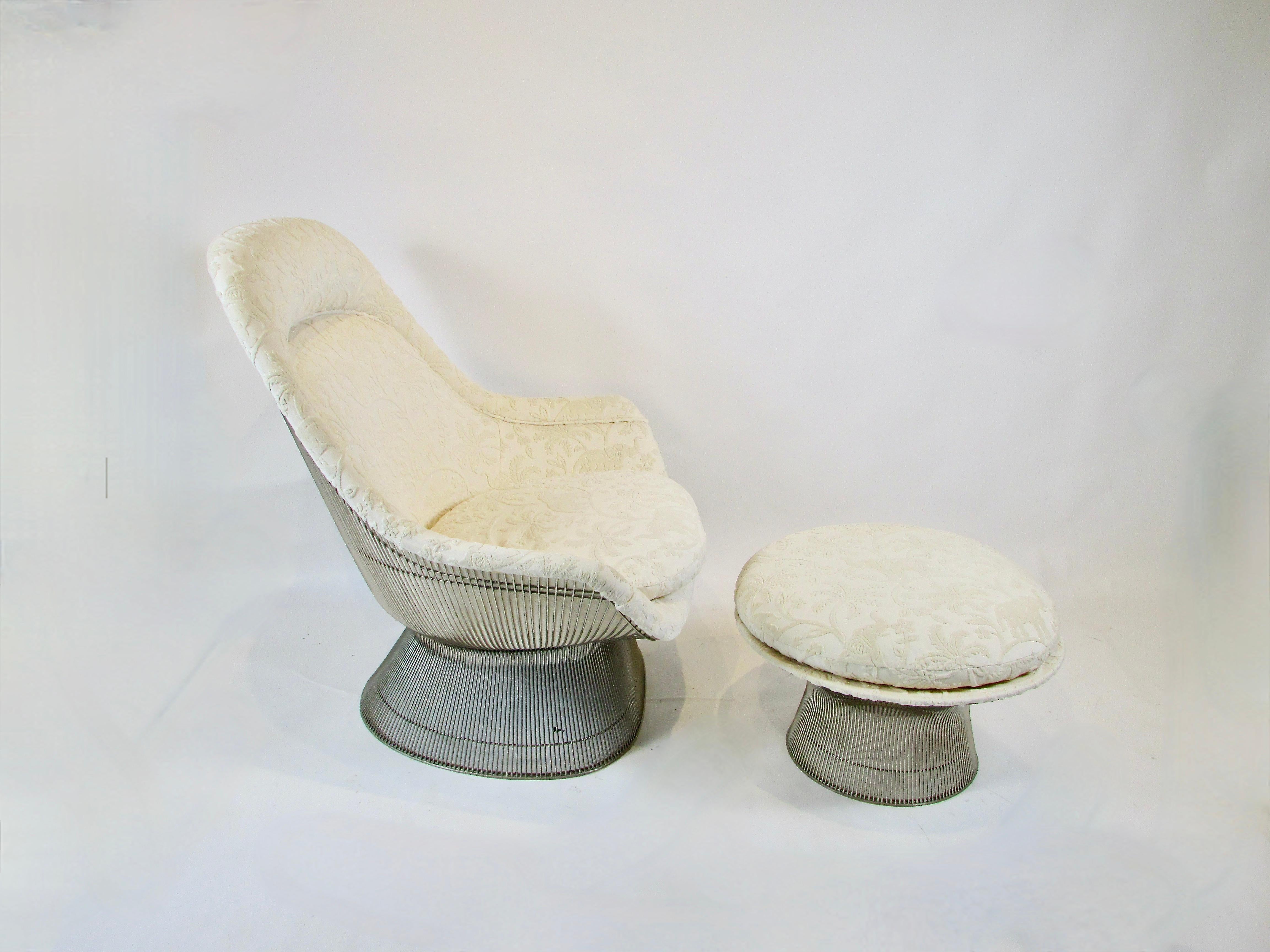 20ième siècle Warren Platner Knoll 1705 grand fauteuil avec ottoman en textile safari exotique