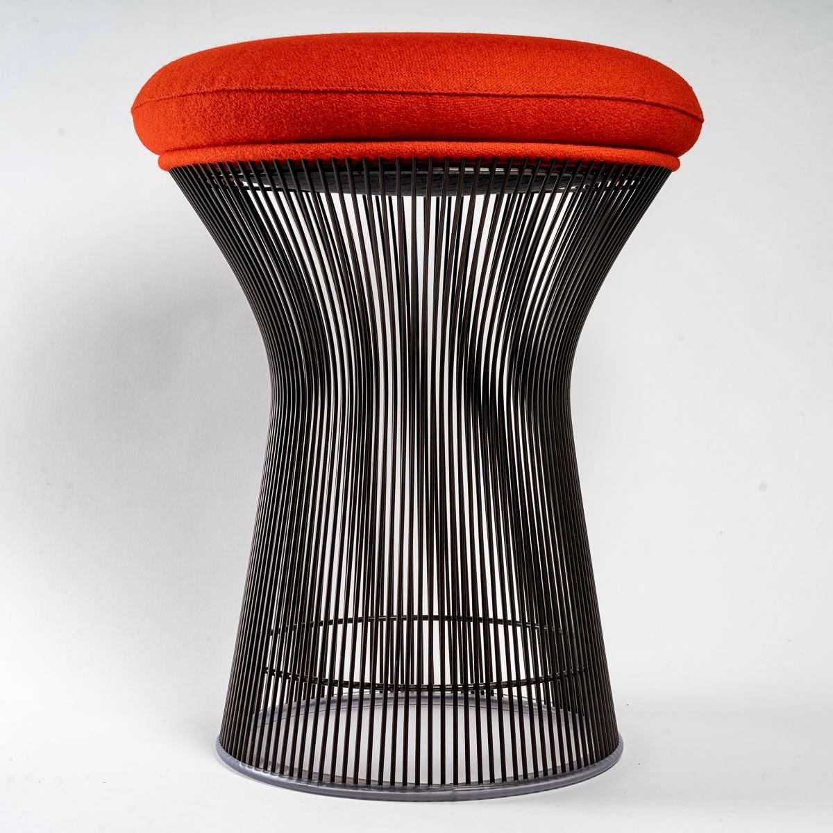 Authentic stool, designed by Warren Platner in 1966.
Recent Knoll edition in red Kvadrat Tonus fabrics and bronze metal structure.
Knoll ''K'' fabrics under the seat.

New condition.

H. 54.5cm x D. 44cm

Model still available on order from