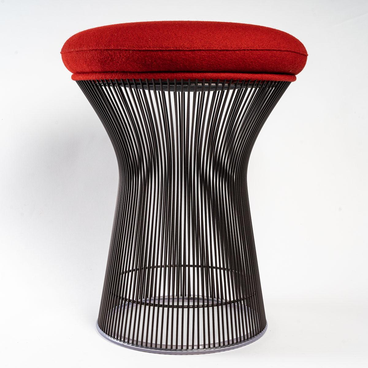 Authentic stool, designed by Warren Platner in 1966.
Recent Knoll edition in bordeaux burgondy Kvadrat Tonus fabrics and bronze metal structure.
Knoll ''K'' fabrics under the seat.

New condition.

H. 54.5cm x D. 44cm

Model still available