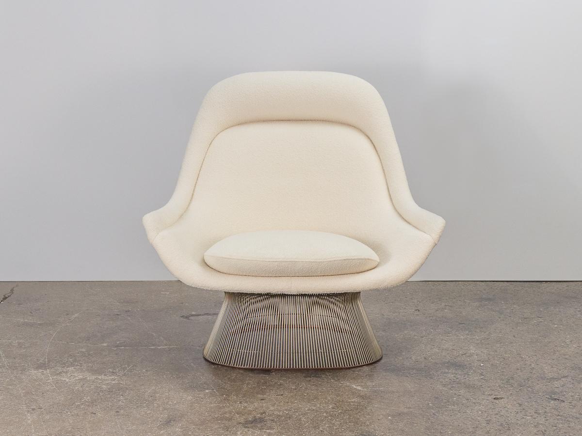 Luxurious model 1705 easy lounge chair and ottoman, designed by Warren Platner for Knoll. Zinc steel wire rods are bent and welded to form a graceful, sculptural silhouette. A generously sized lounge chair, the comfortable seat is newly upholstered