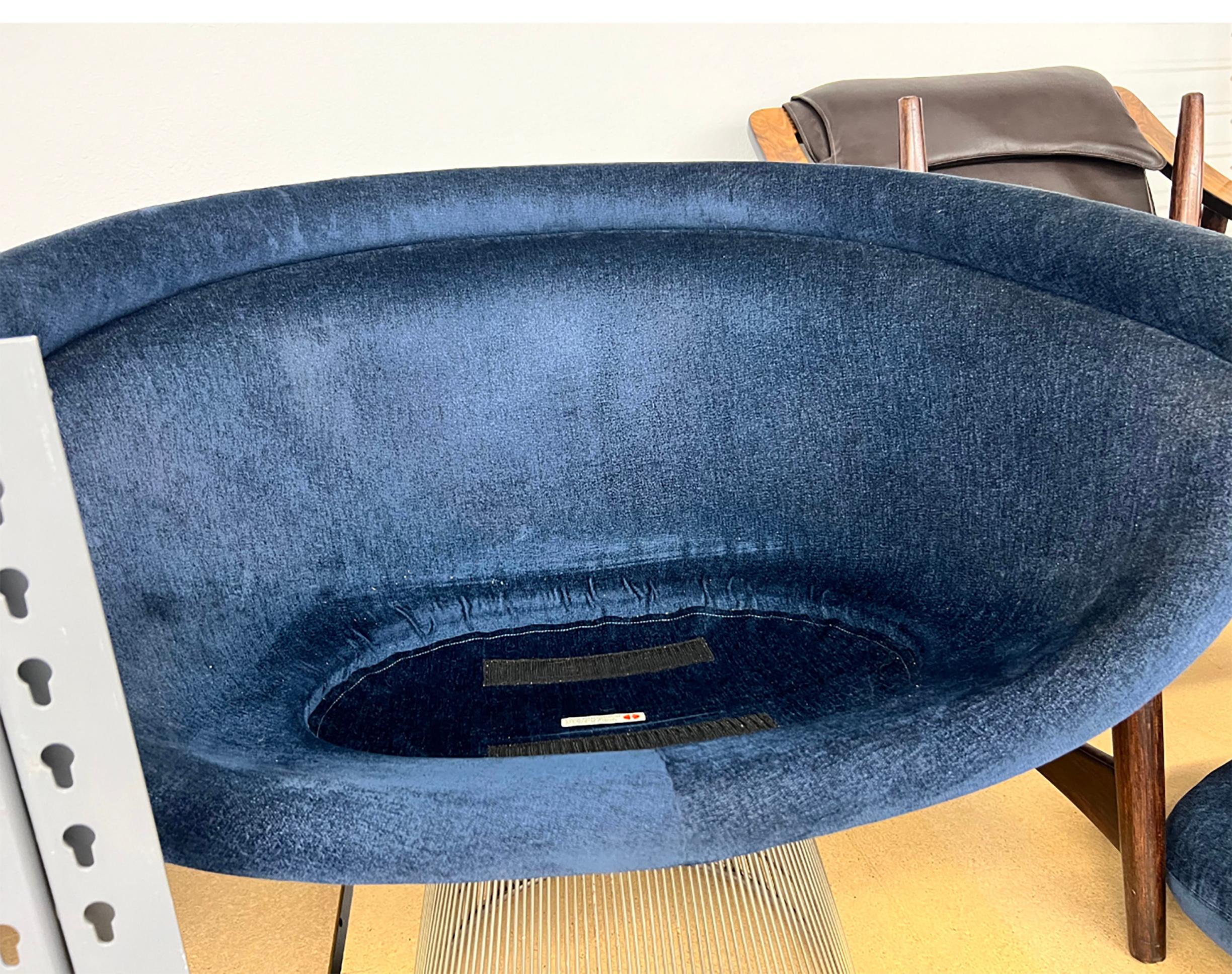Warren Platner Lounge Chairs in Sapphire Velvet, A Pair For Sale 6