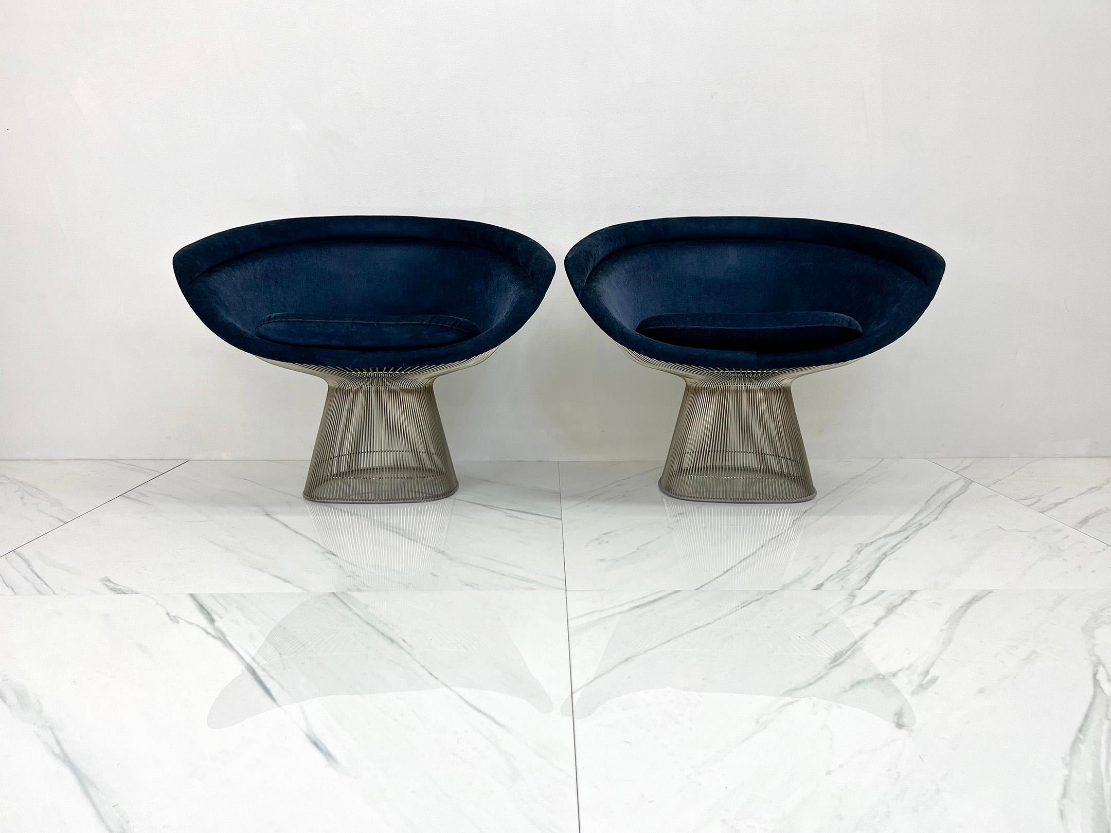 Mid-Century Modern Warren Platner Lounge Chairs in Sapphire Velvet, A Pair  For Sale